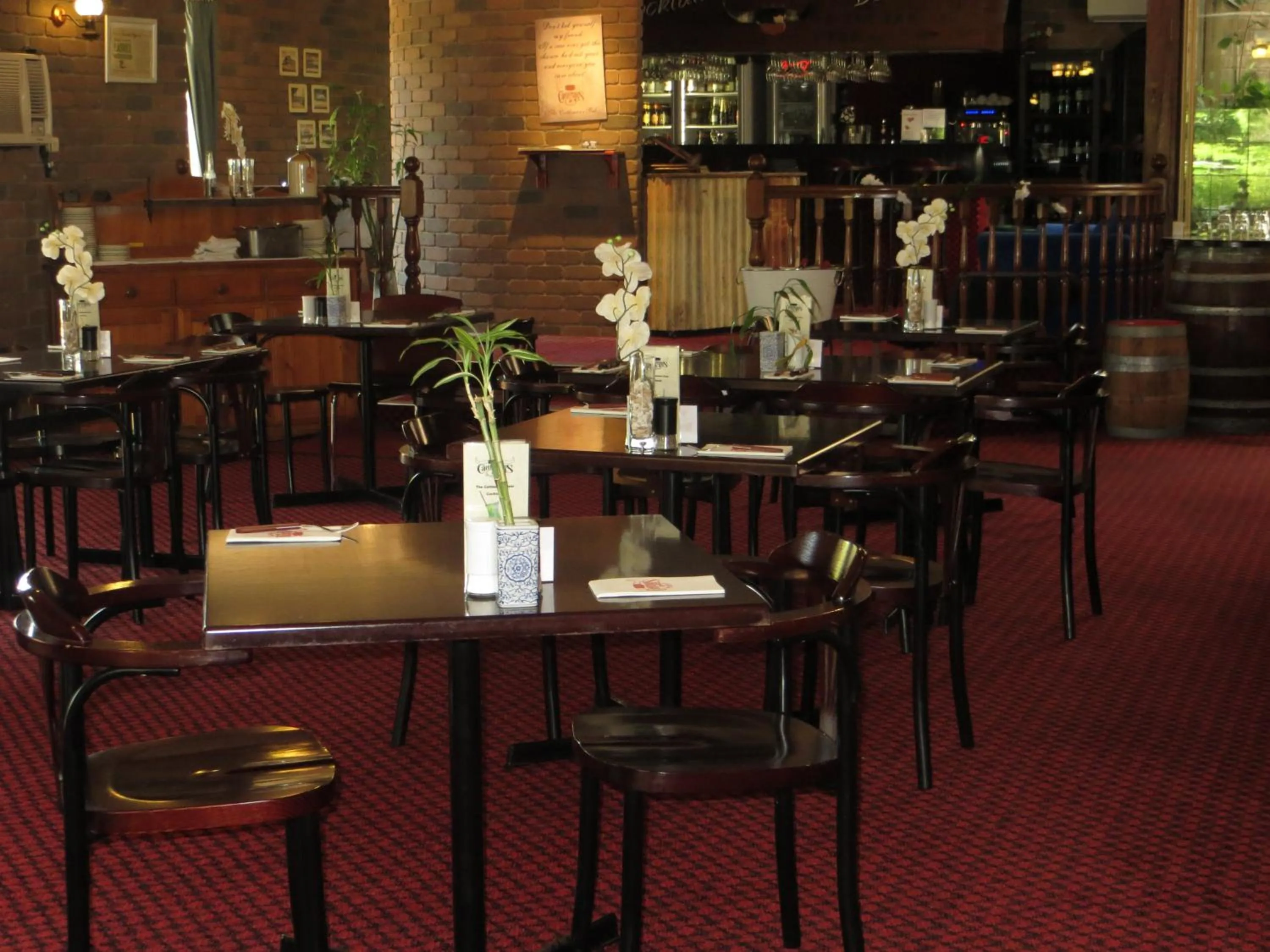 Restaurant/places to eat in Cattleman's Rest Motor Inn