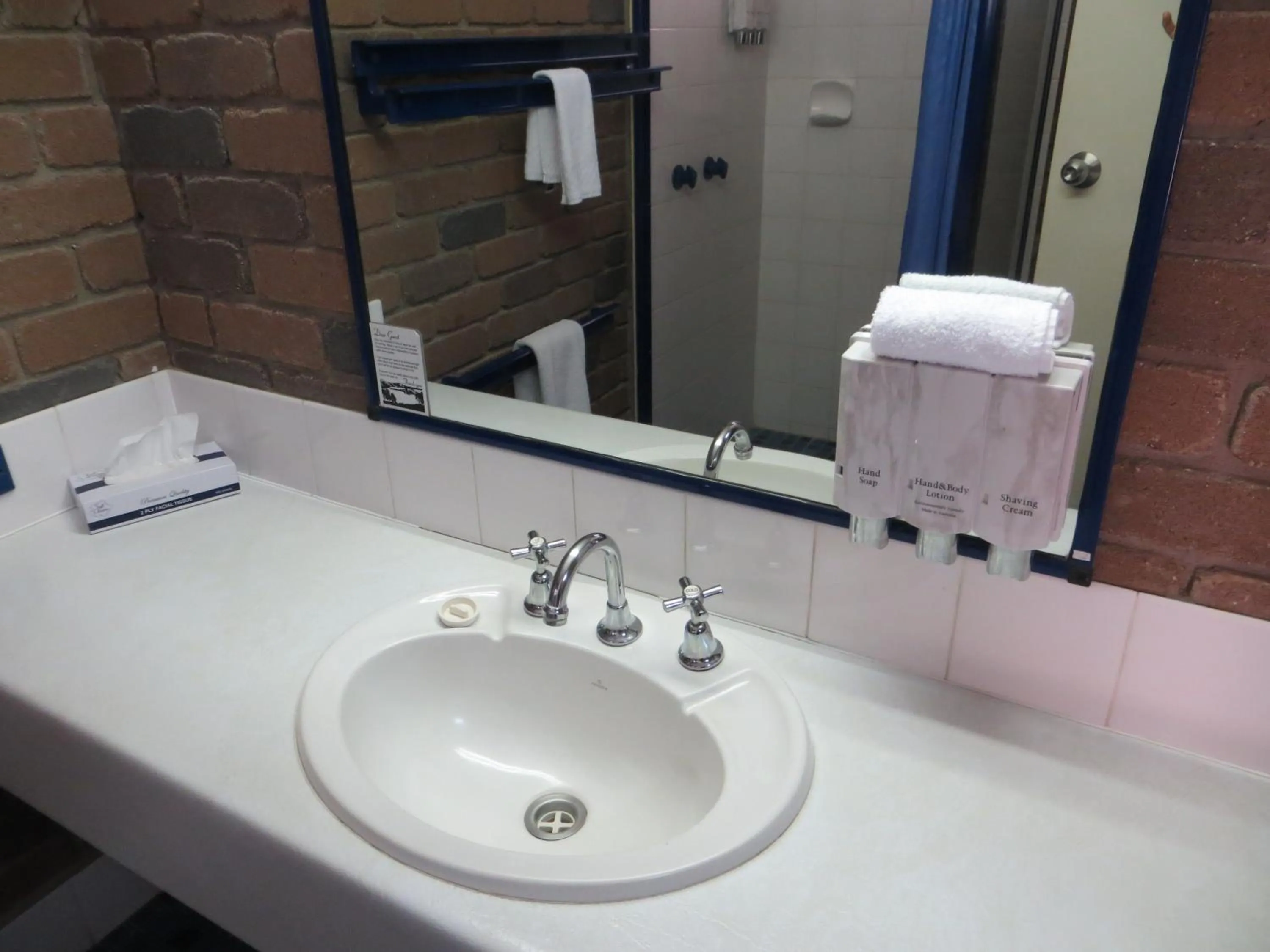 Bathroom in Cattleman's Rest Motor Inn