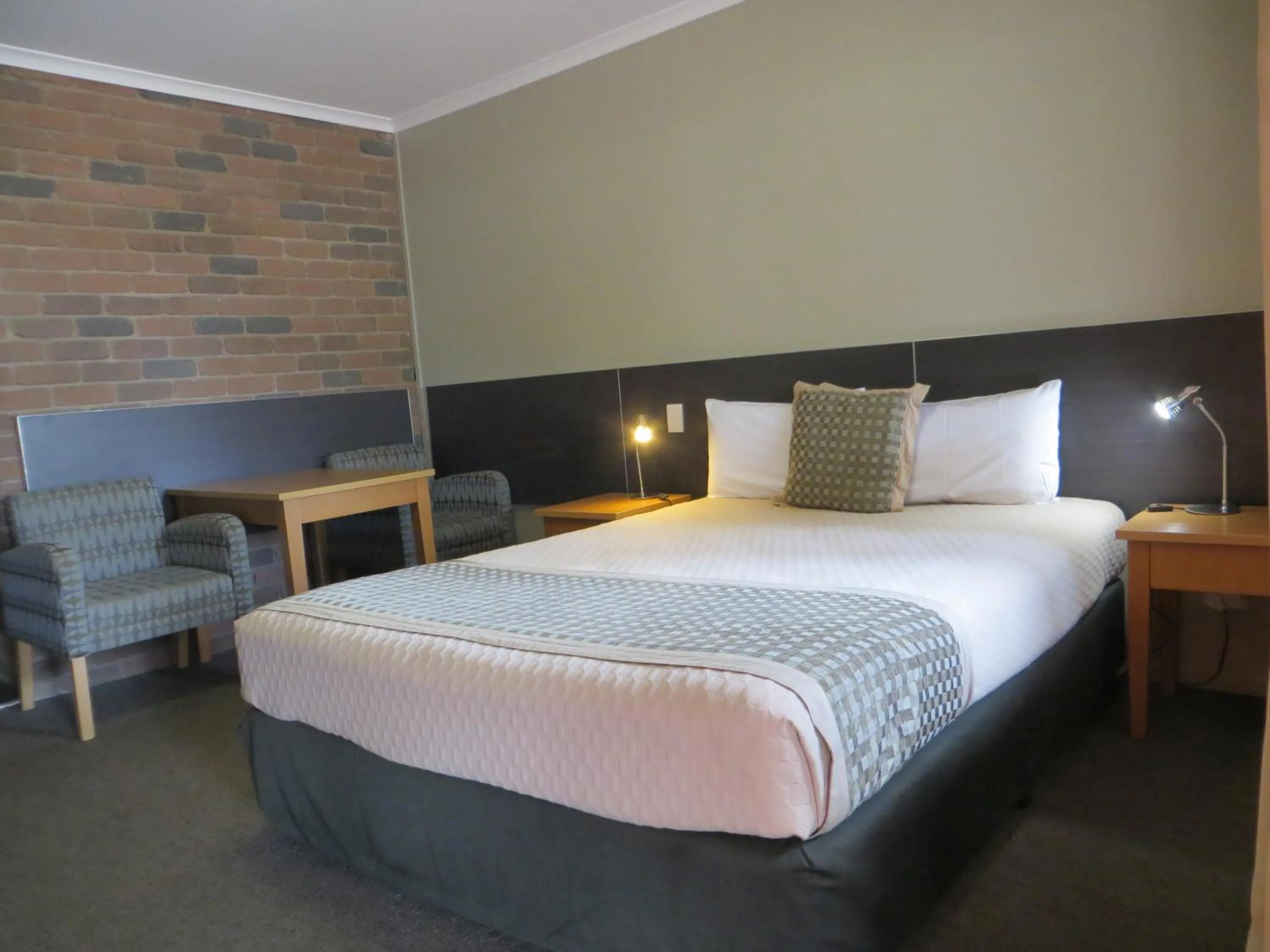 Bedroom, Bed in Cattleman's Rest Motor Inn