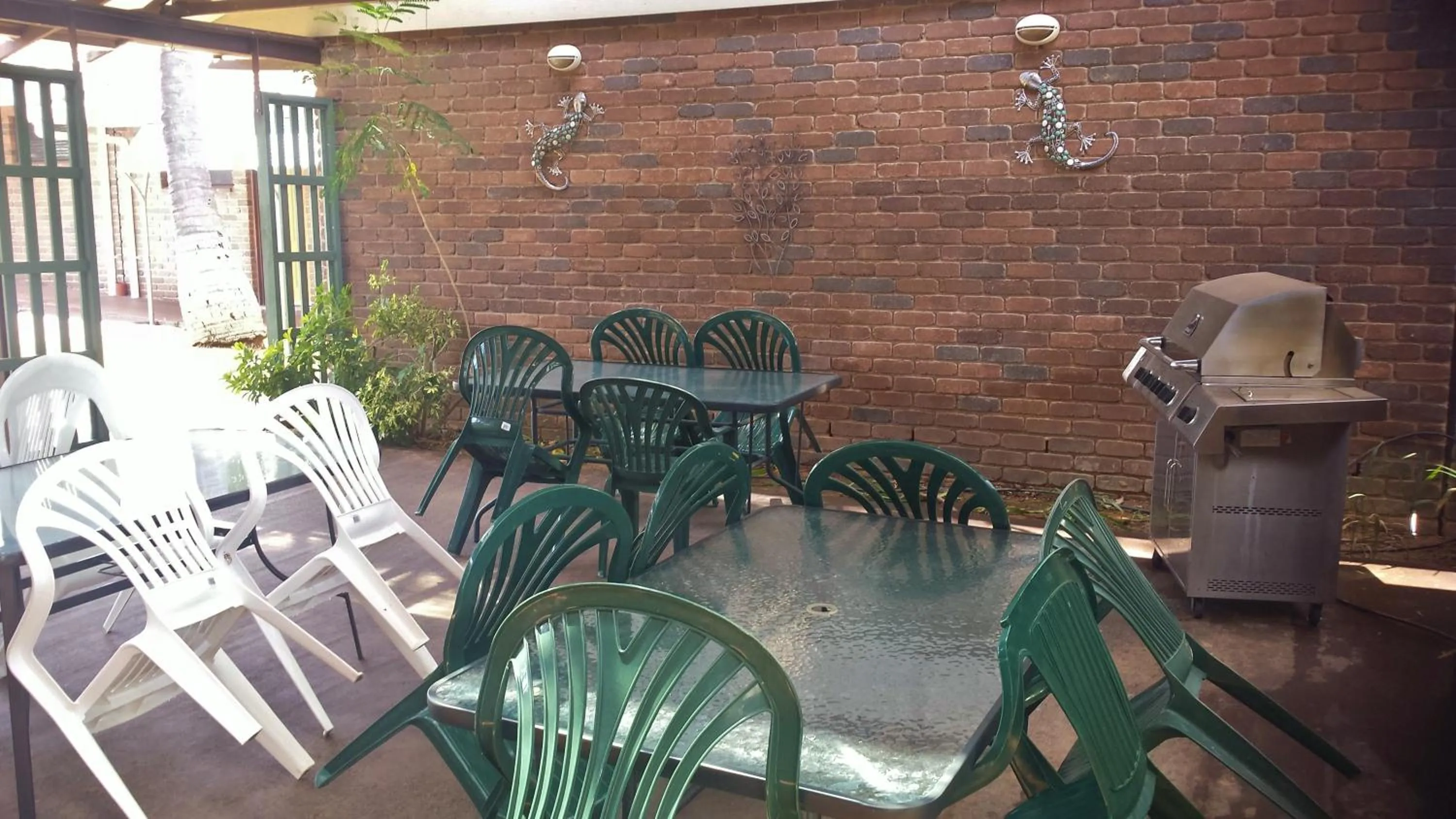 BBQ facilities in Cattleman's Rest Motor Inn