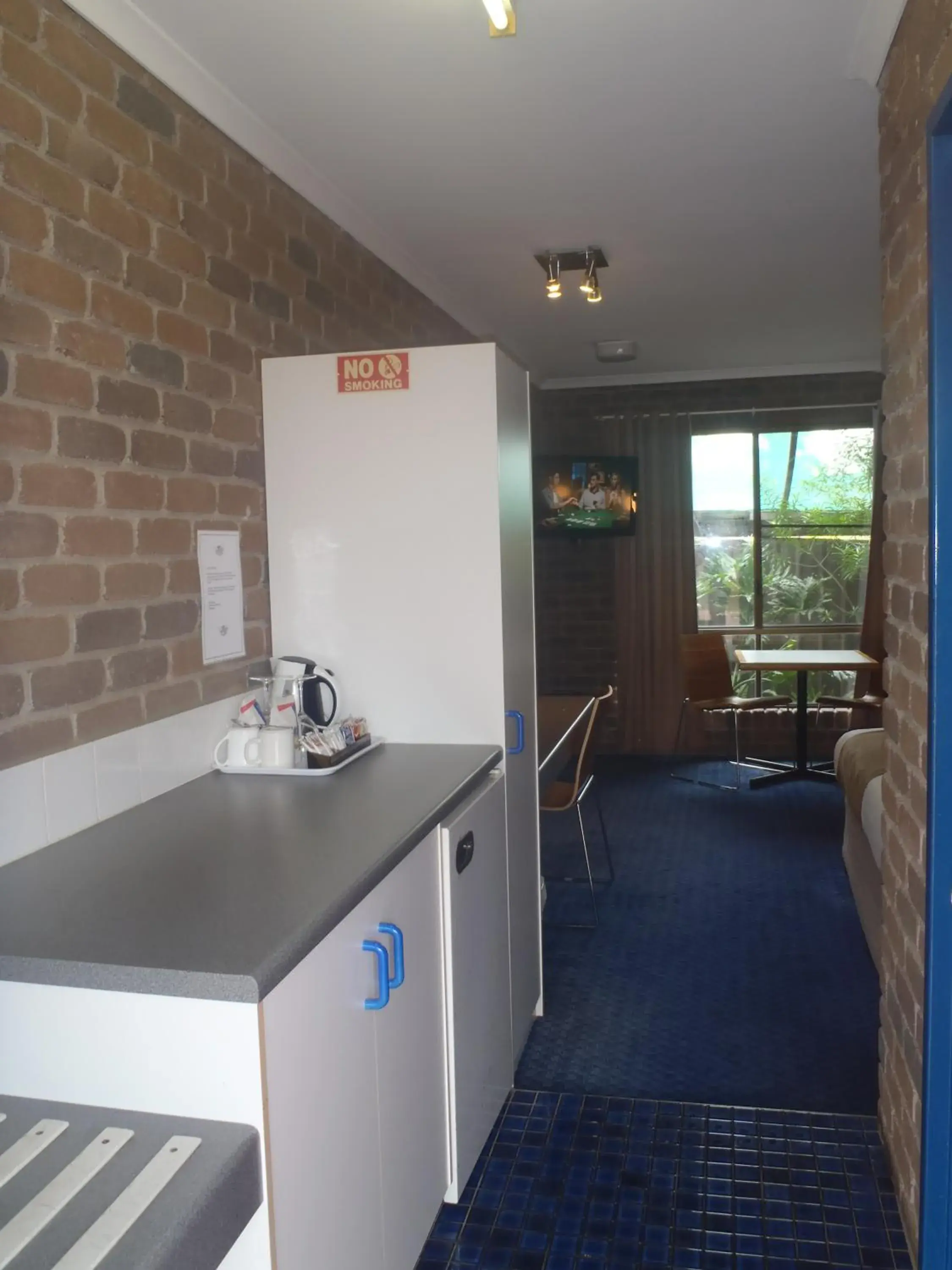 Queen Room in Cattleman's Rest Motor Inn Queen Room in Cattleman's Rest Motor Inn