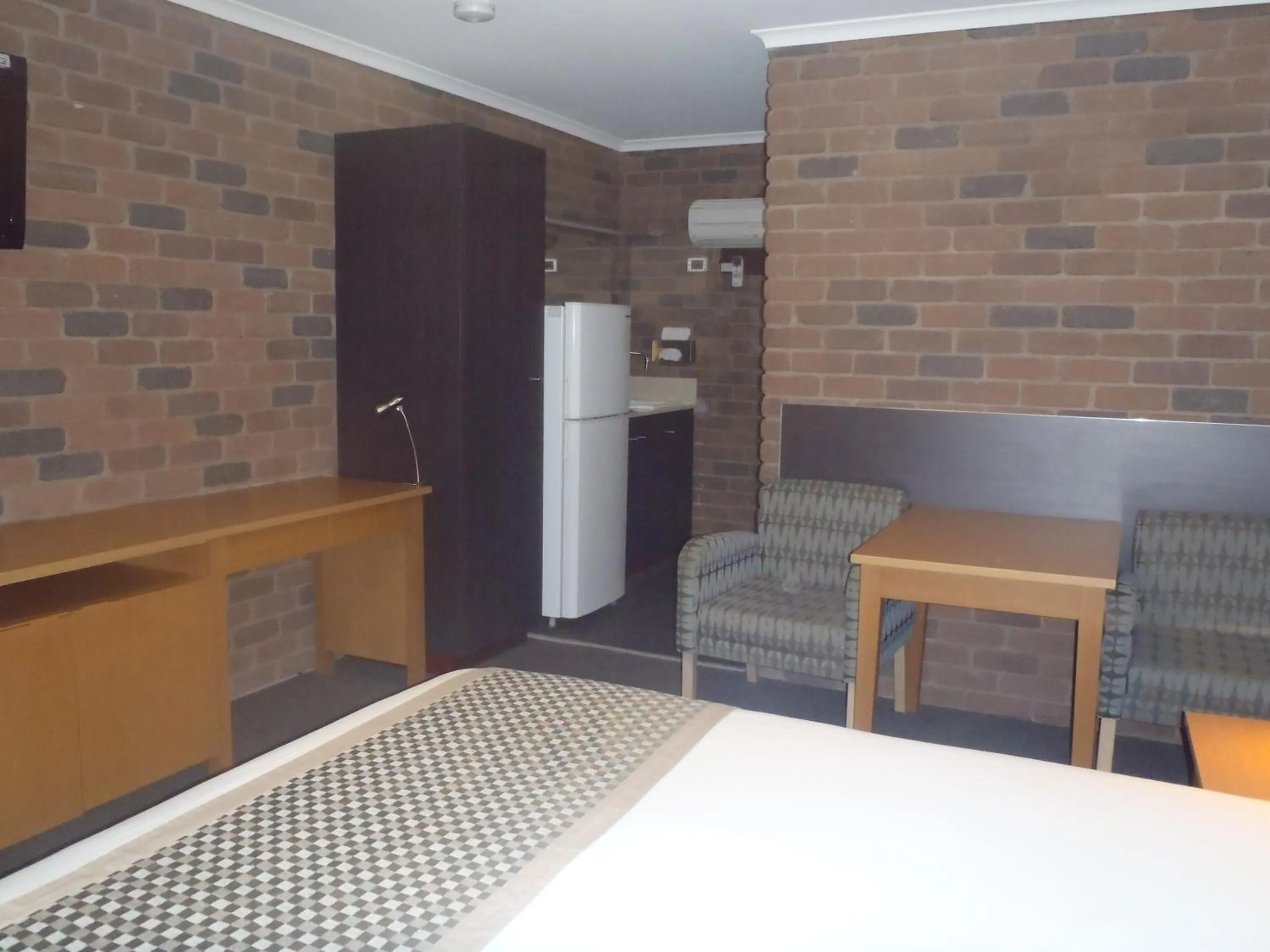 Seating area in Cattleman's Rest Motor Inn