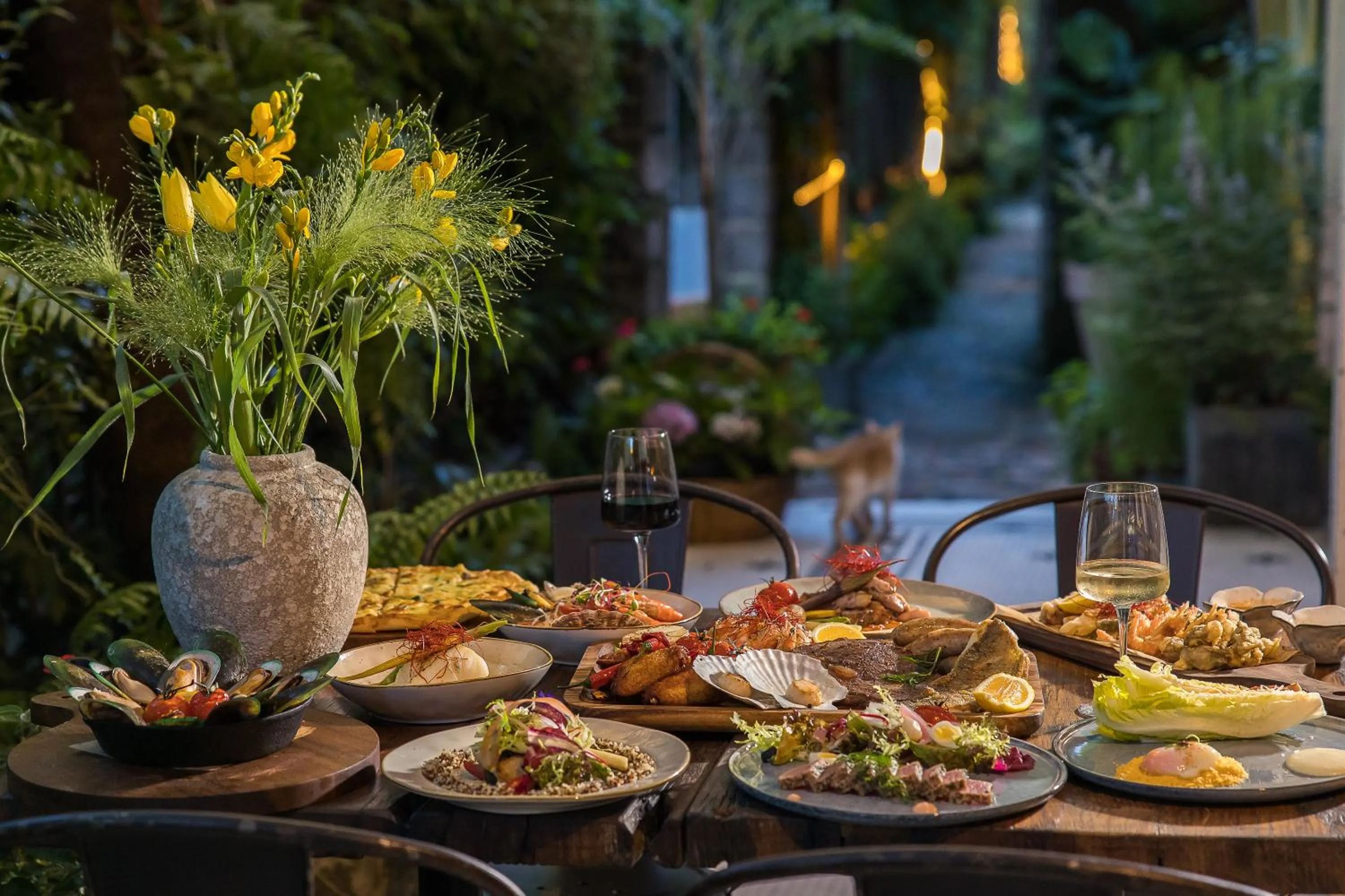 Food in 6號花園別墅酒店 Shenzhen No'6 Garden Villa --French Window with garden view,Close to Sea World &Shekou Ferry Port &K11 Ecoast &Subway Nearby ,Offer Western food and coffee &English speaking with tour services