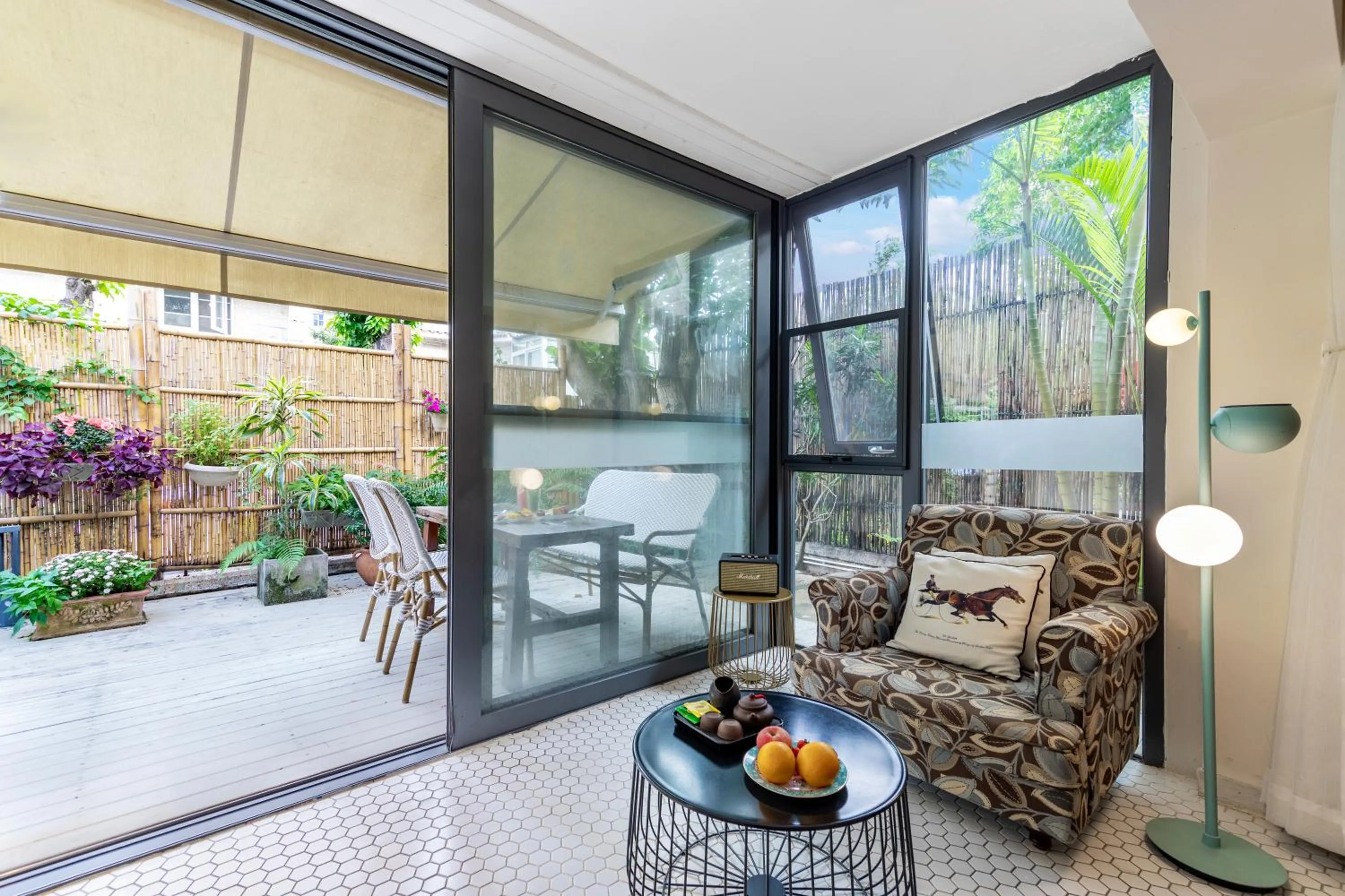 Seating area in 6號花園別墅酒店 Shenzhen No'6 Garden Villa --French Window with garden view,Close to Sea World &Shekou Ferry Port &K11 Ecoast &Subway Nearby ,Offer Western food and coffee &English speaking with tour services