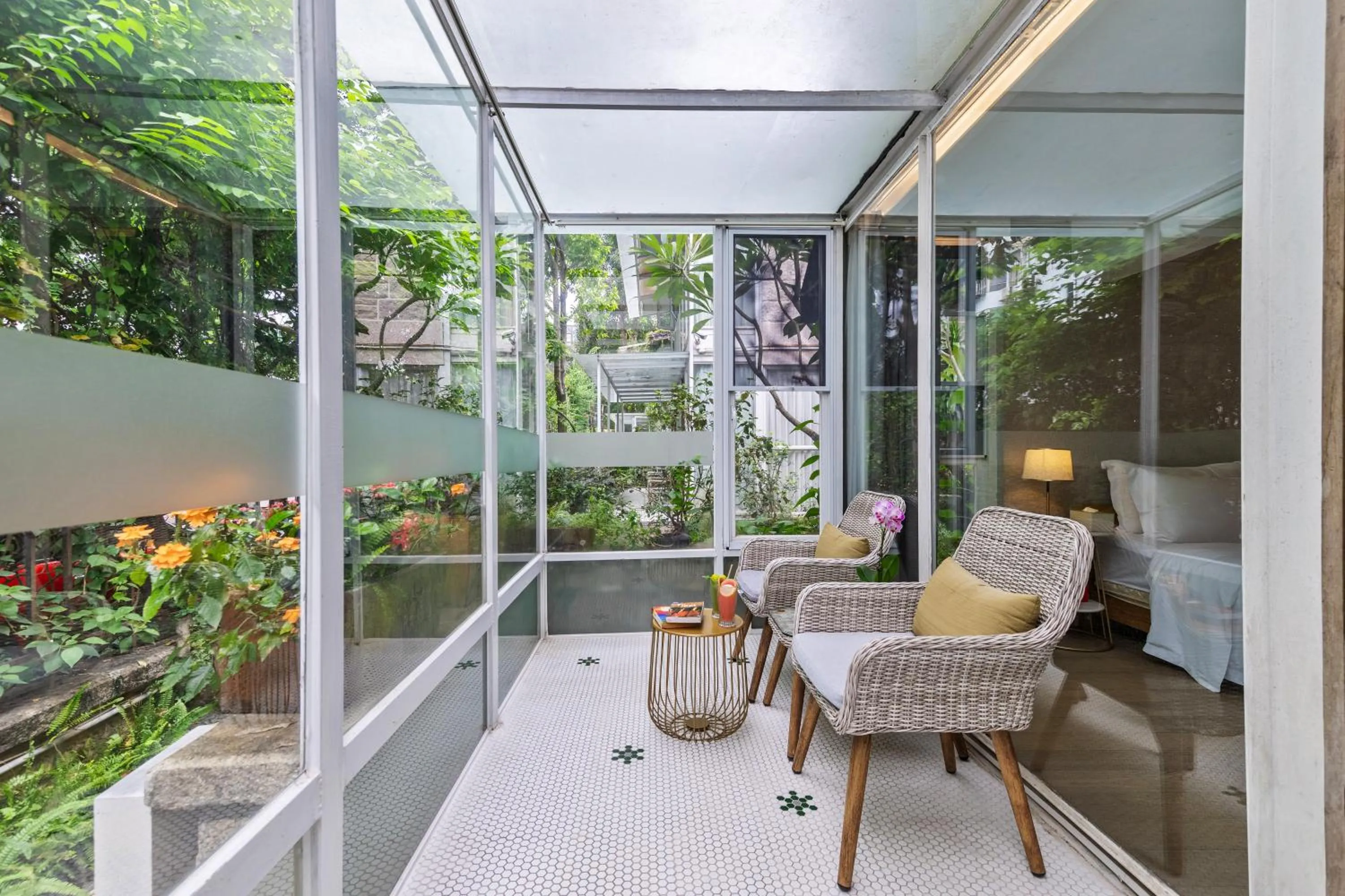 Balcony/Terrace in 6號花園別墅酒店 Shenzhen No'6 Garden Villa --French Window with garden view,Close to Sea World &Shekou Ferry Port &K11 Ecoast &Subway Nearby ,Offer Western food and coffee &English speaking with tour services