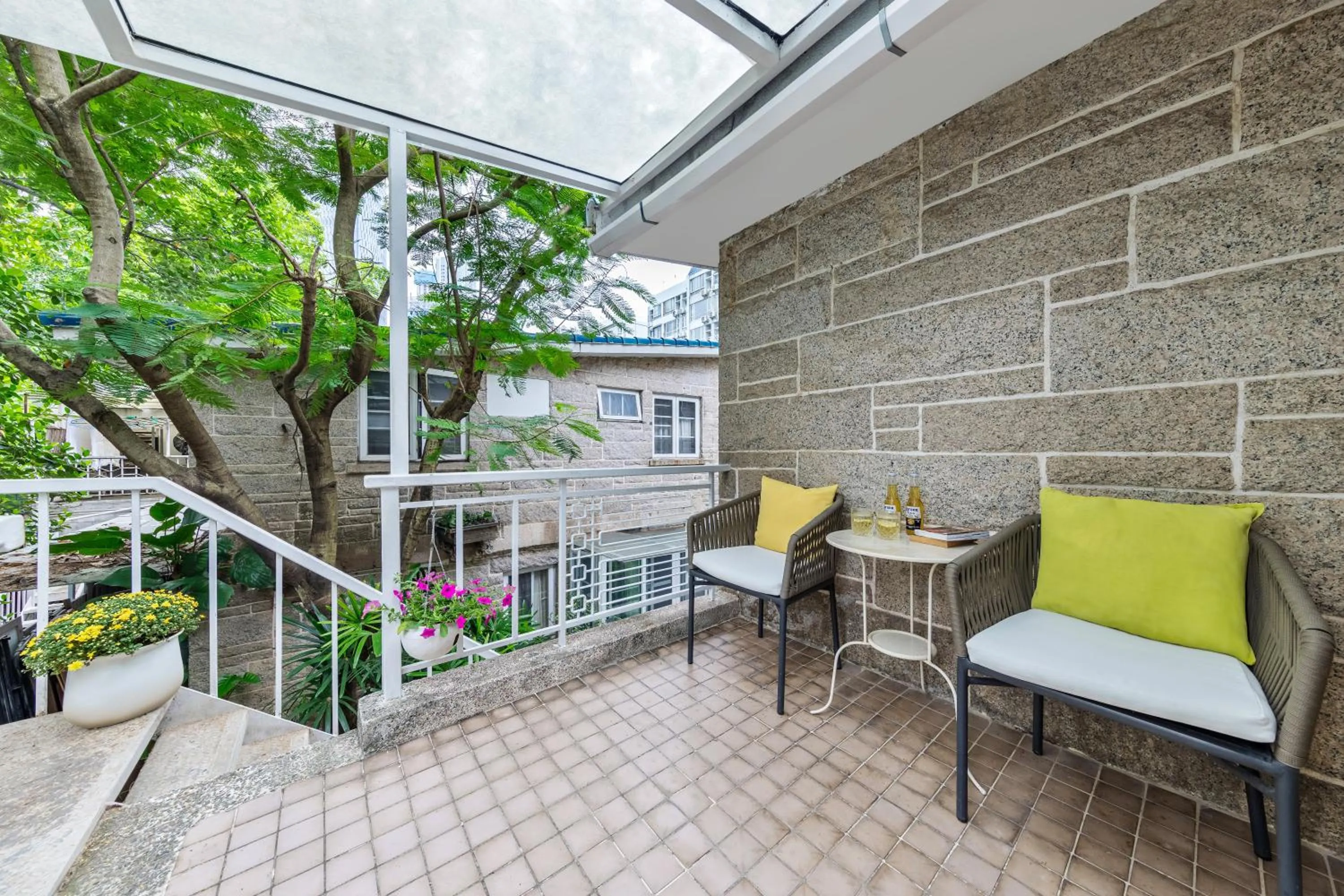 Balcony/Terrace in 6號花園別墅酒店 Shenzhen No'6 Garden Villa --French Window with garden view,Close to Sea World &Shekou Ferry Port &K11 Ecoast &Subway Nearby ,Offer Western food and coffee &English speaking with tour services