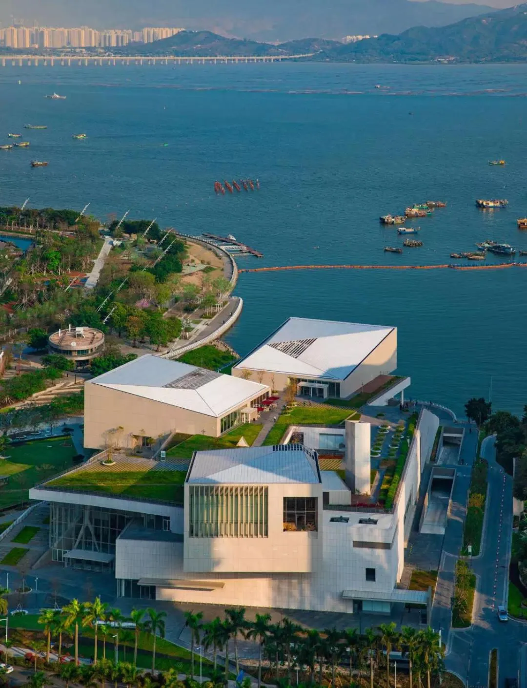 Nearby landmark in 6號花園別墅酒店 Shenzhen No'6 Garden Villa --French Window with garden view,Close to Sea World &Shekou Ferry Port &K11 Ecoast &Subway Nearby ,Offer Western food and coffee &English speaking with tour services