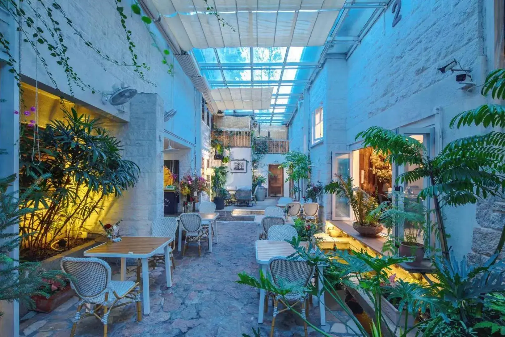 Restaurant/places to eat in 6號花園別墅酒店 Shenzhen No'6 Garden Villa --French Window with garden view,Close to Sea World &Shekou Ferry Port &K11 Ecoast &Subway Nearby ,Offer Western food and coffee &English speaking with tour services Restaurant/places to eat in 6號花園別墅酒店 Shenzhen No'6 Garden Villa --French Window with garden view,Close to Sea World &Shekou Ferry Port &K11 Ecoast &Subway Nearby ,Offer Western food and coffee &English speaking with tour services