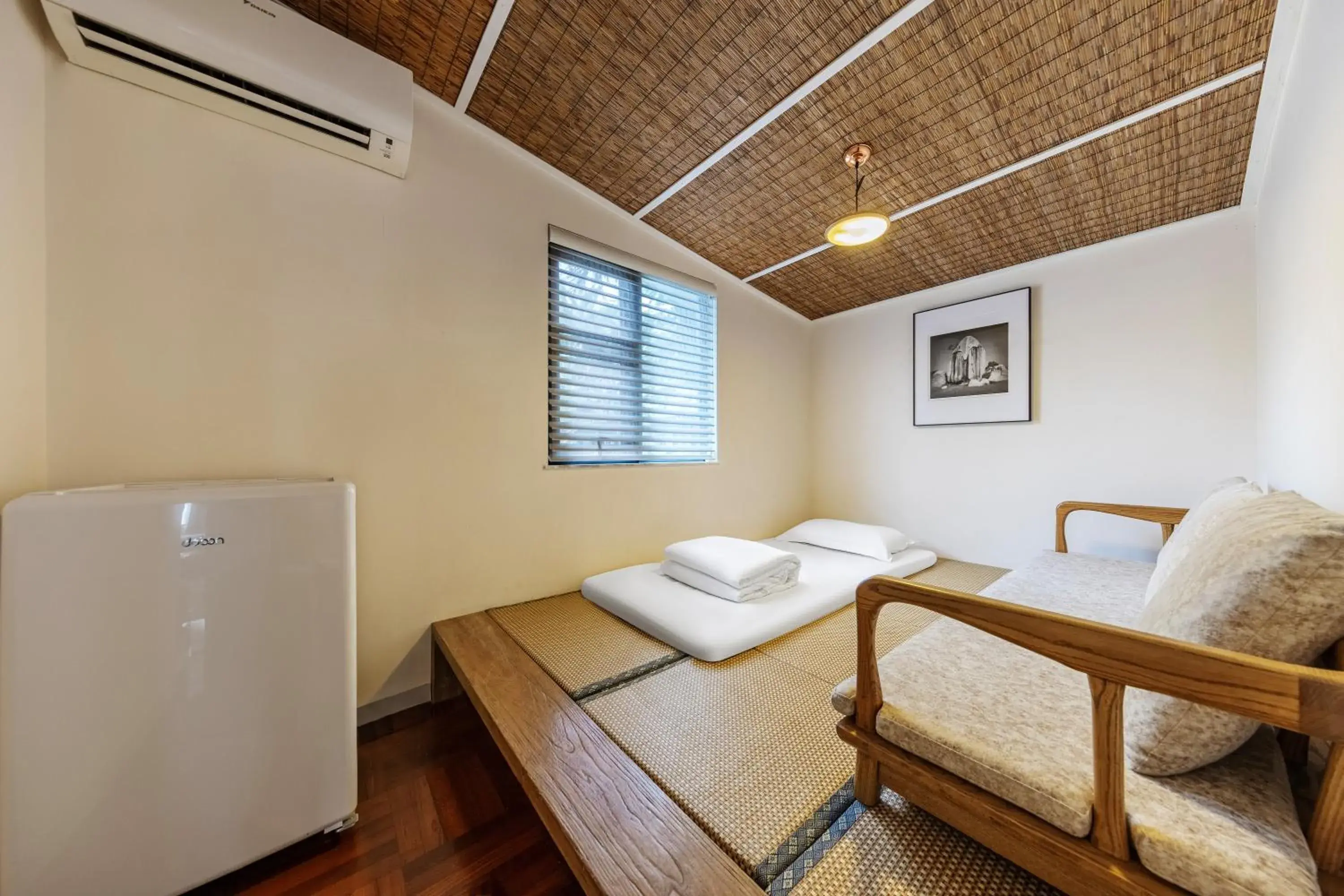 Bedroom in 6號花園別墅酒店 Shenzhen No'6 Garden Villa --French Window with garden view,Close to Sea World &Shekou Ferry Port &K11 Ecoast &Subway Nearby ,Offer Western food and coffee &English speaking with tour services Bedroom in 6號花園別墅酒店 Shenzhen No'6 Garden Villa --French Window with garden view,Close to Sea World &Shekou Ferry Port &K11 Ecoast &Subway Nearby ,Offer Western food and coffee &English speaking with tour services