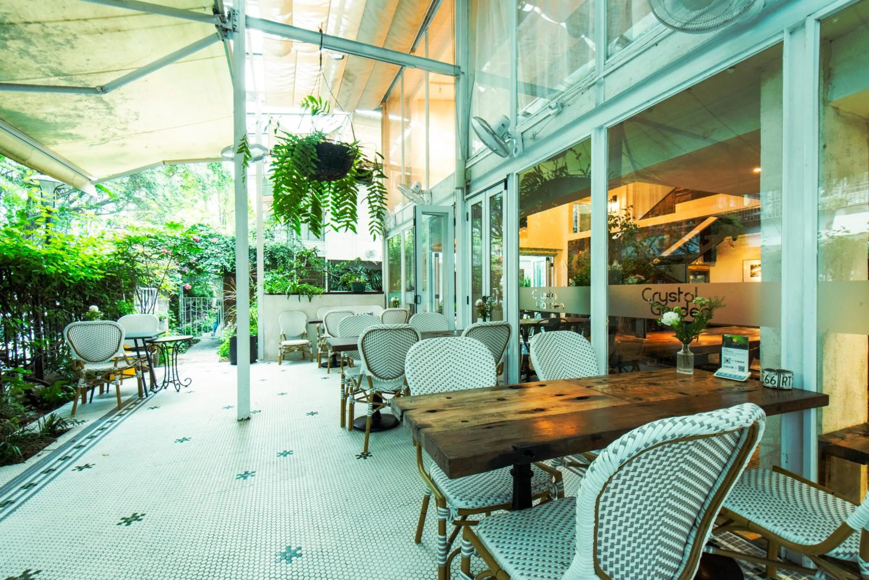 Restaurant/places to eat in 6號花園別墅酒店 Shenzhen No'6 Garden Villa --French Window with garden view,Close to Sea World &Shekou Ferry Port &K11 Ecoast &Subway Nearby ,Offer Western food and coffee &English speaking with tour services
