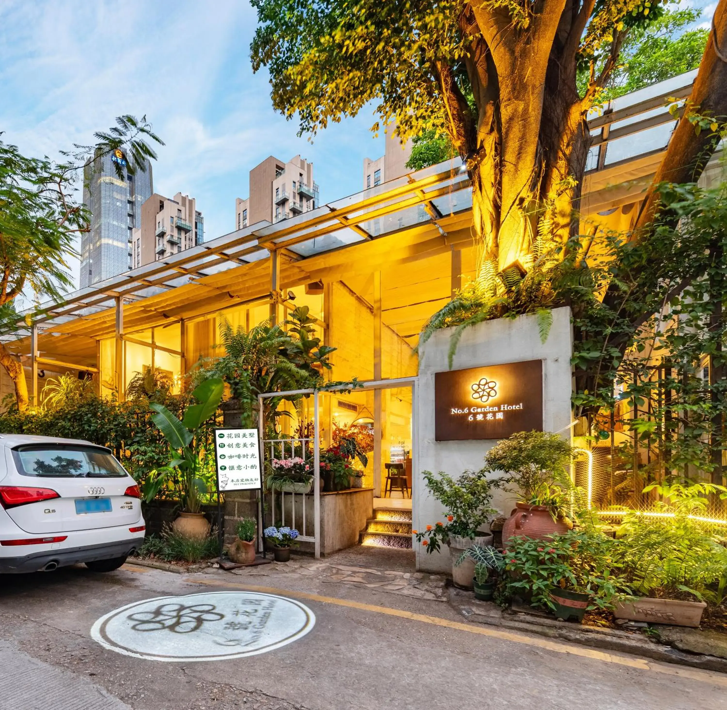 Property building in 6號花園別墅酒店 Shenzhen No'6 Garden Villa --French Window with garden view,Close to Sea World &Shekou Ferry Port &K11 Ecoast &Subway Nearby ,Offer Western food and coffee &English speaking with tour services Property building in 6號花園別墅酒店 Shenzhen No'6 Garden Villa --French Window with garden view,Close to Sea World &Shekou Ferry Port &K11 Ecoast &Subway Nearby ,Offer Western food and coffee &English speaking with tour services