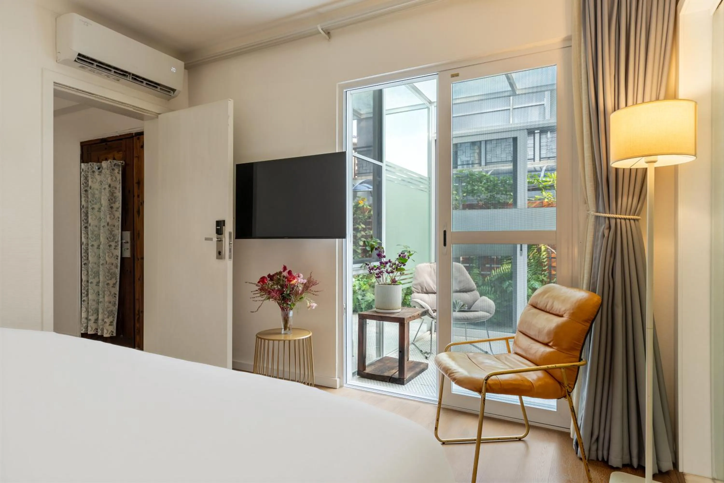 Photo of the whole room, Bed in Shenzhen No'6 Garden Villa