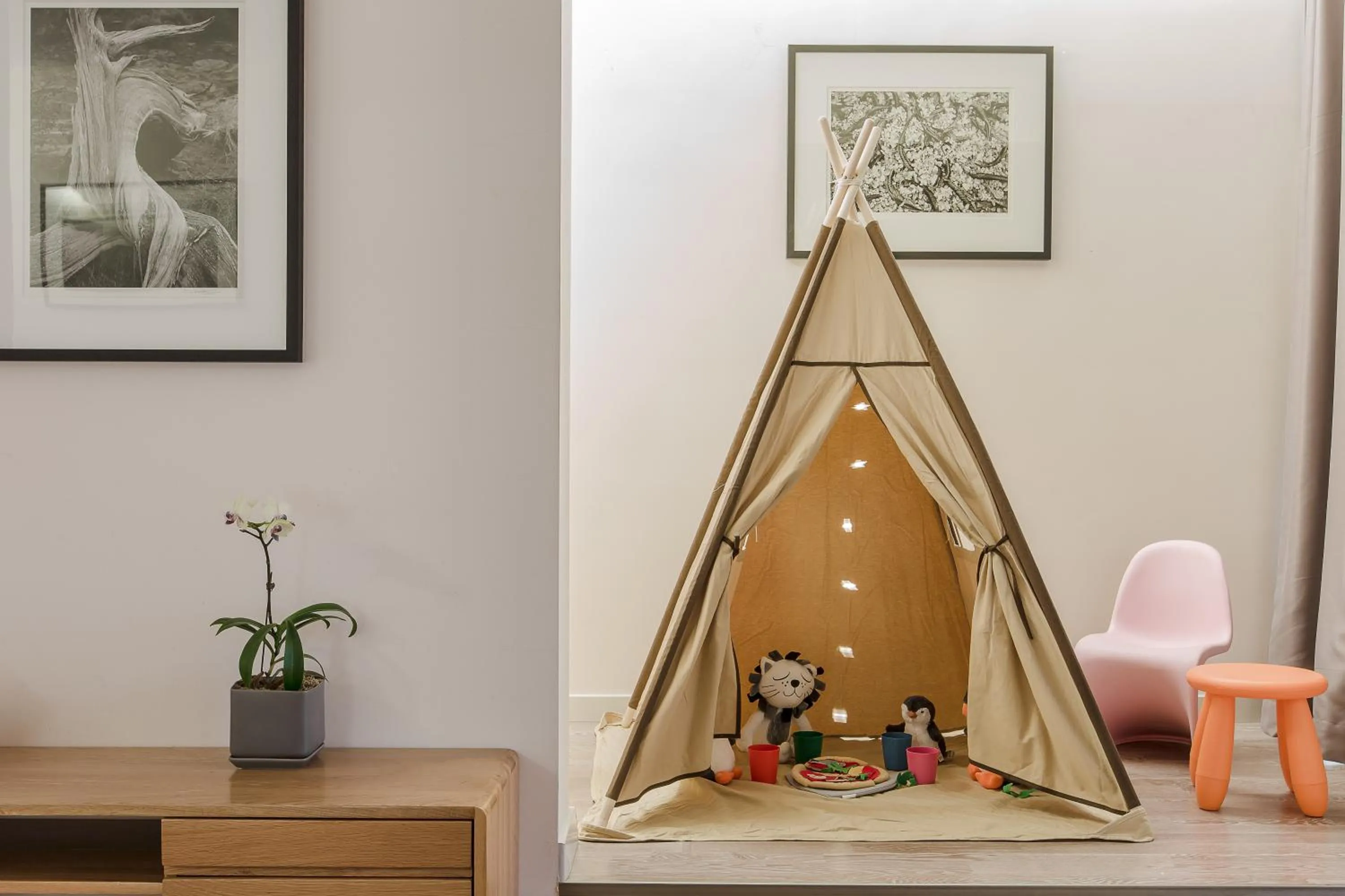 children in 6號花園別墅酒店 Shenzhen No'6 Garden Villa --French Window with garden view,Close to Sea World &Shekou Ferry Port &K11 Ecoast &Subway Nearby ,Offer Western food and coffee &English speaking with tour services