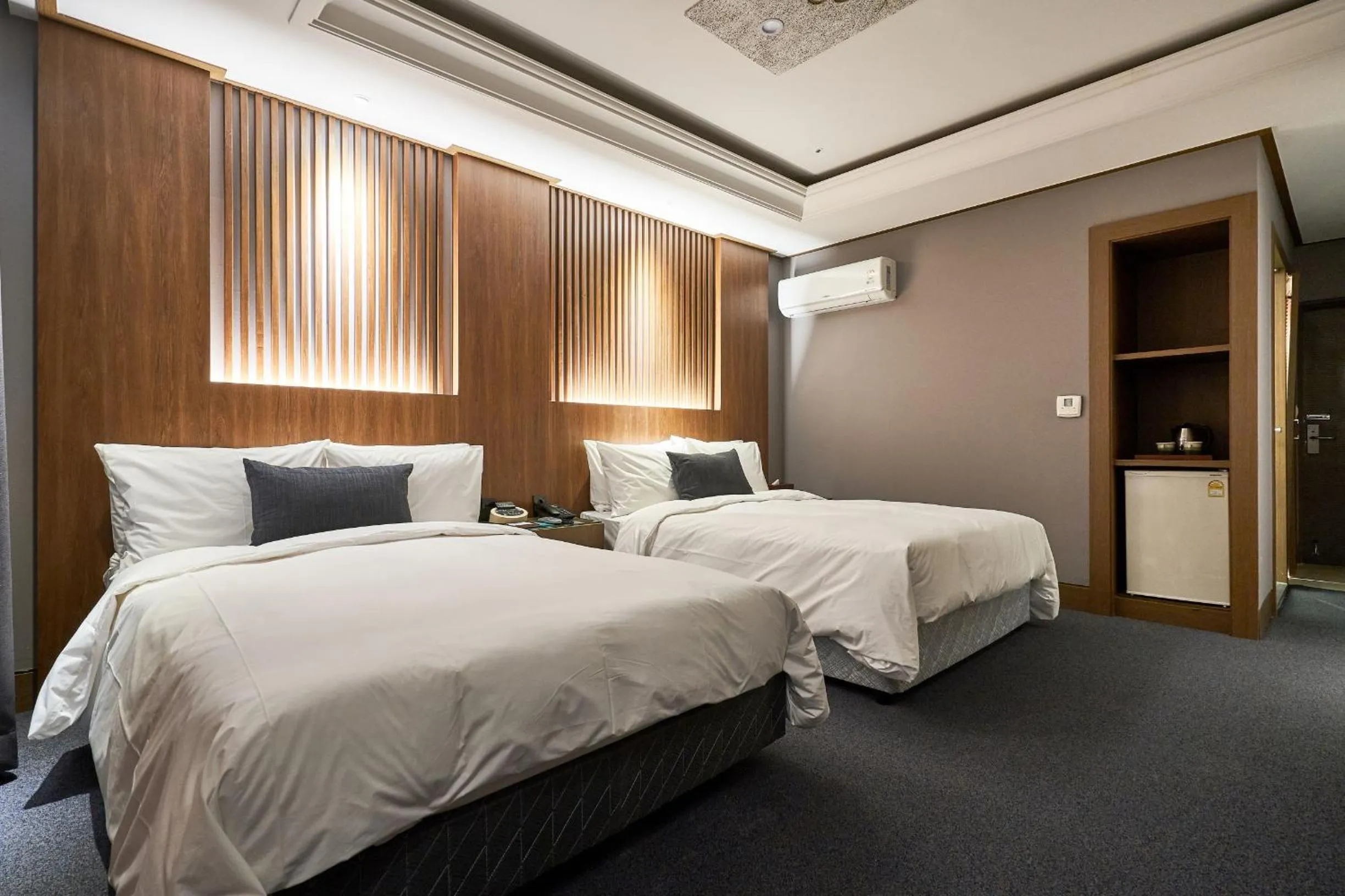 Bed in The Koryo Hotel