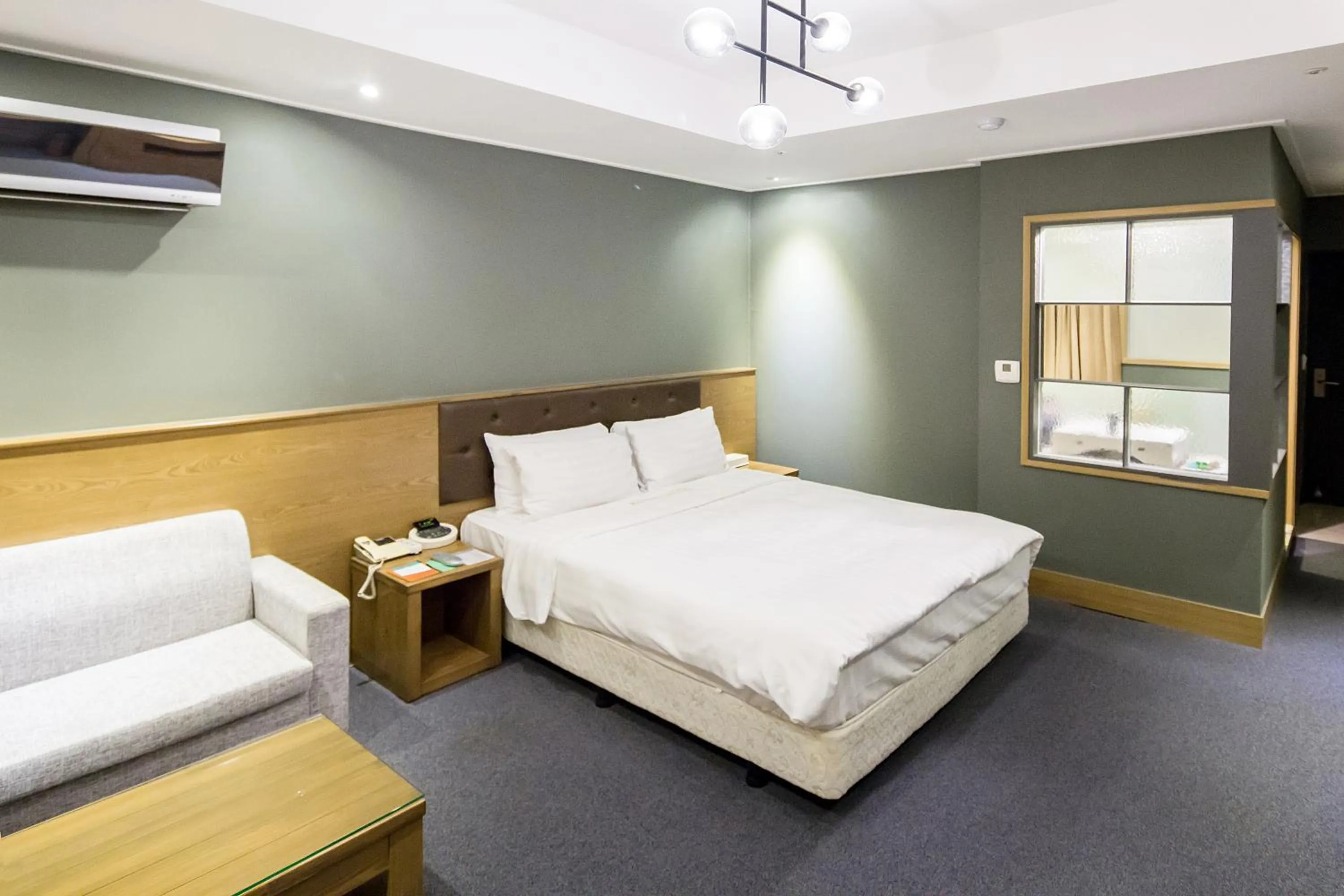 Bed in The Koryo Hotel