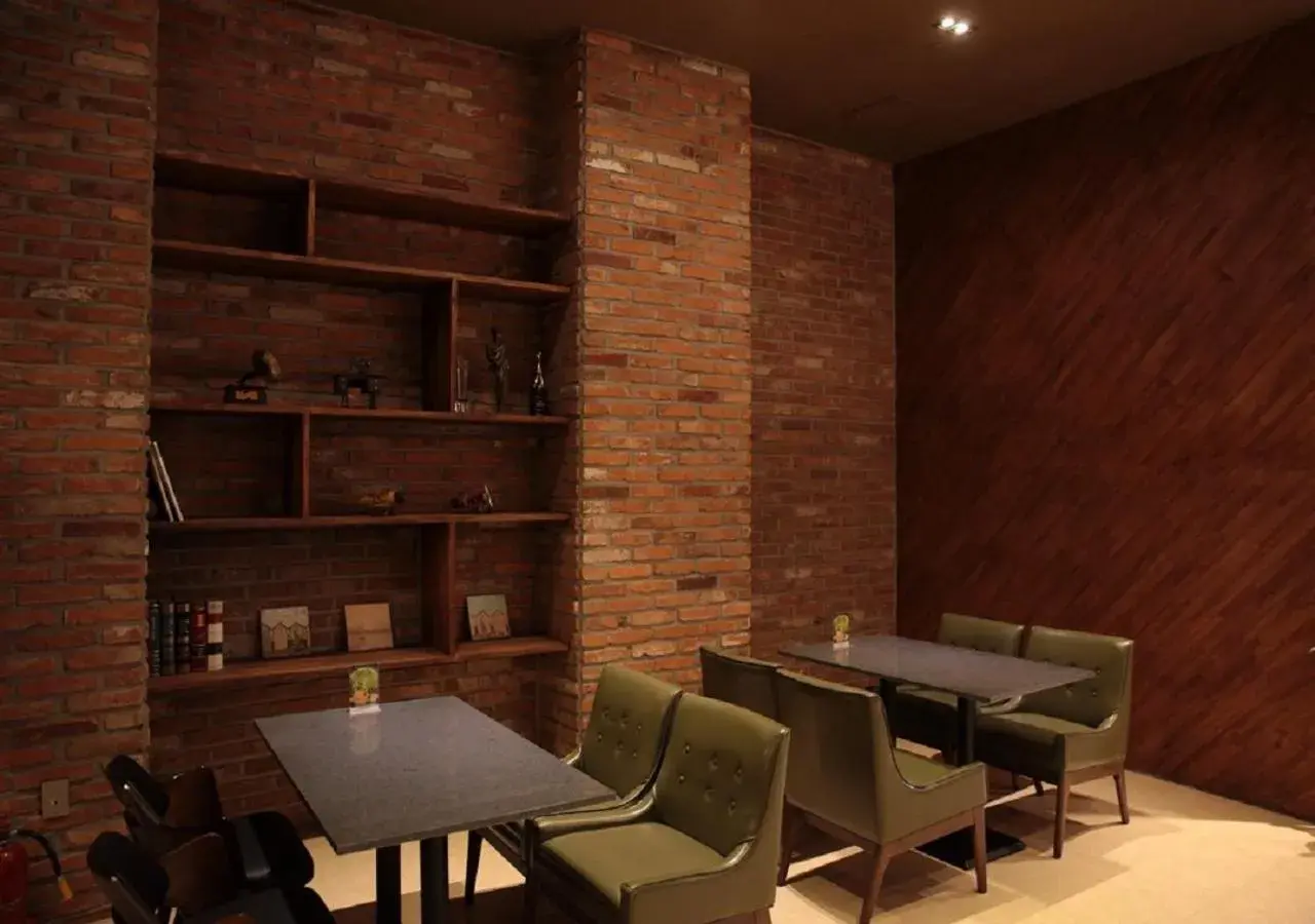 Restaurant/places to eat in The Koryo Hotel Restaurant/places to eat in The Koryo Hotel