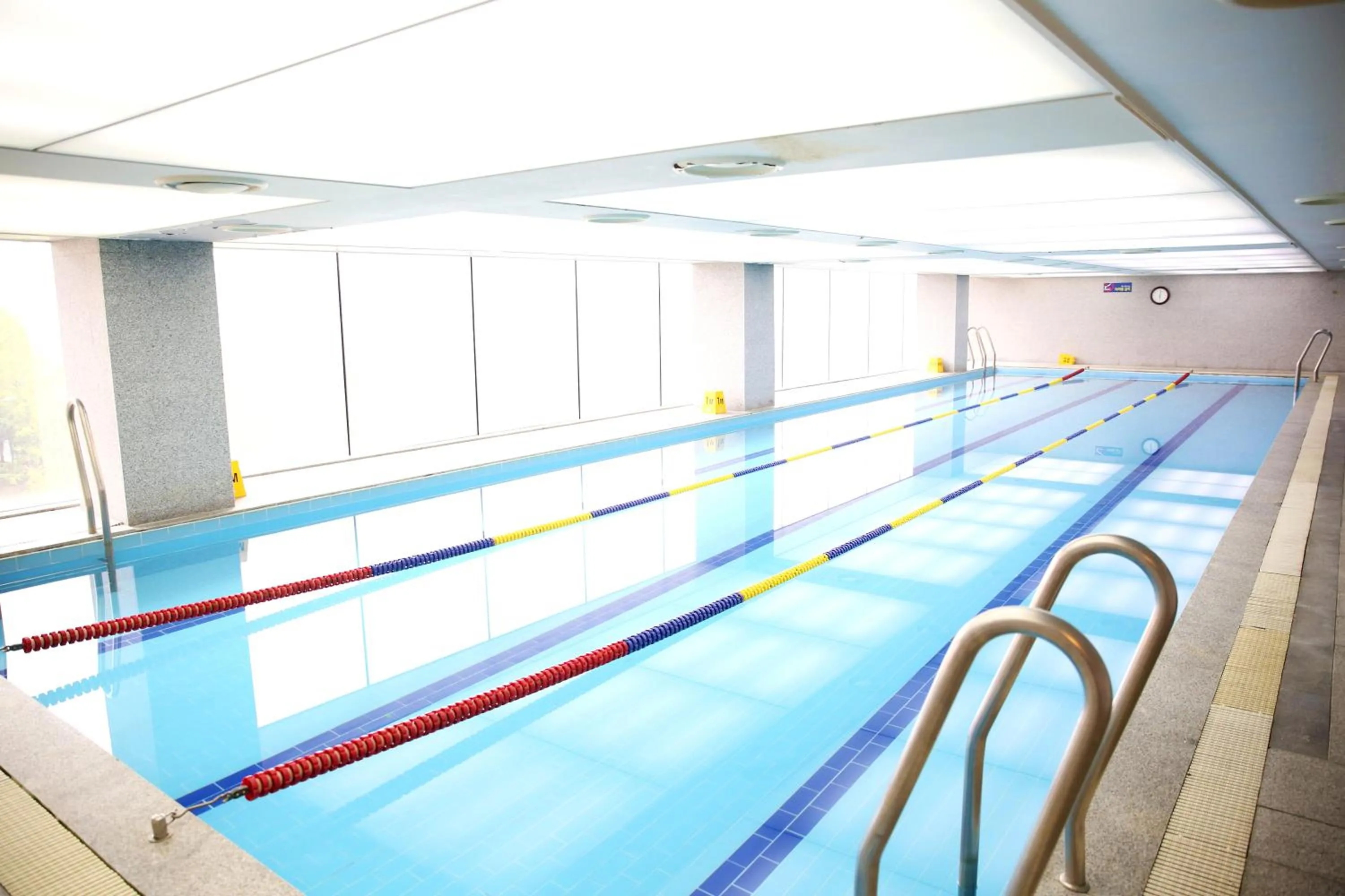 Swimming pool in The Riverside Hotel