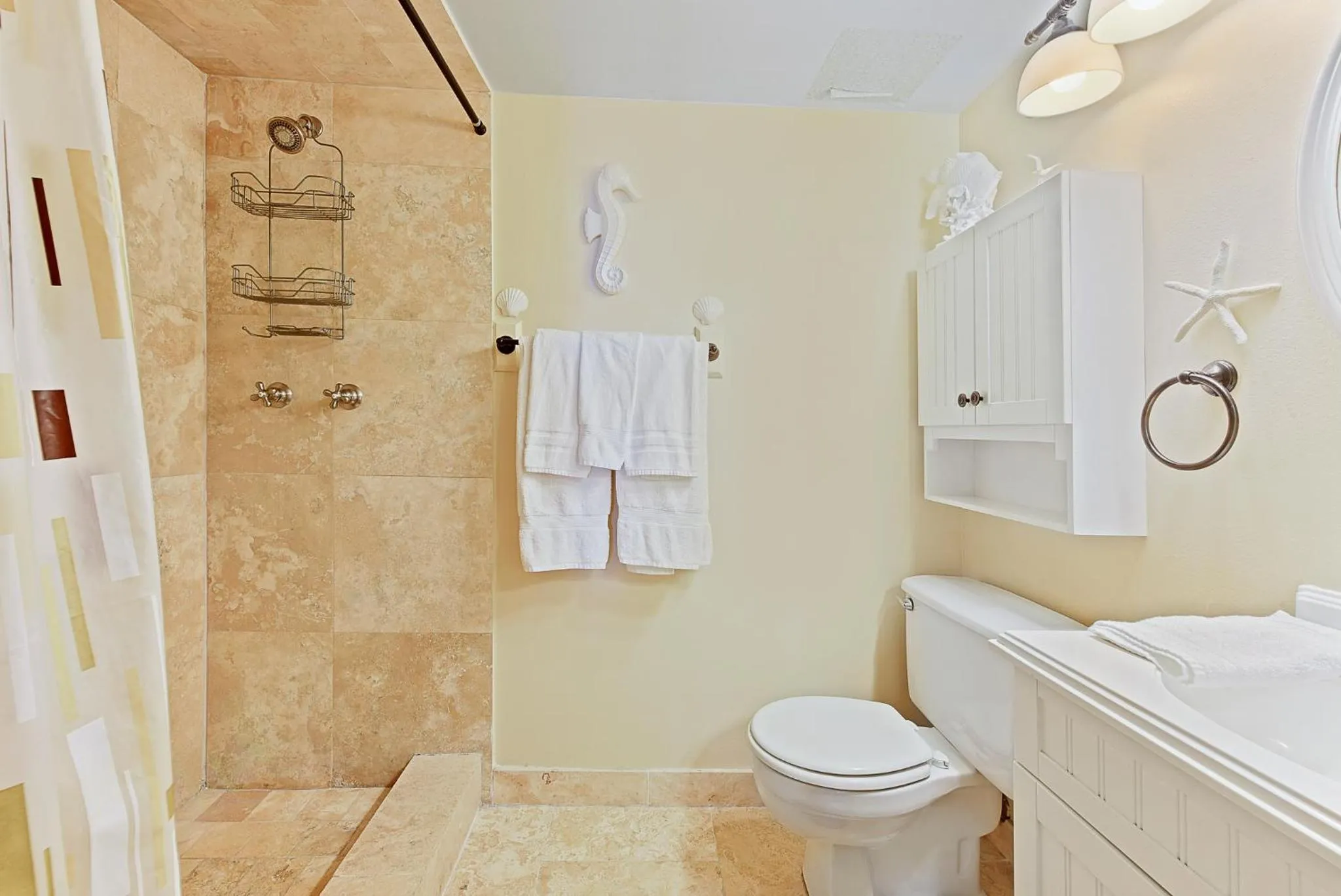 Bathroom in Jacksonville Beachdrifter 406