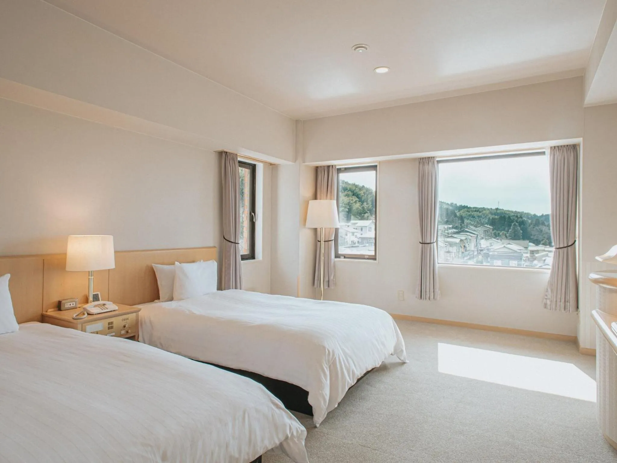 View (from property/room), Bed in Kanazawa Kokusai Hotel