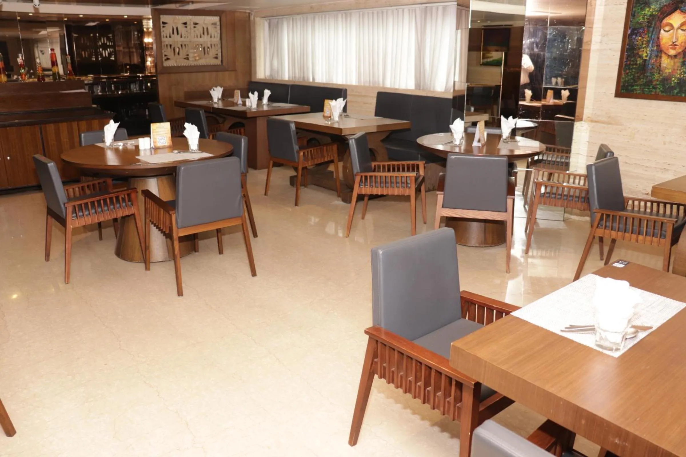 Restaurant/places to eat in Monotel