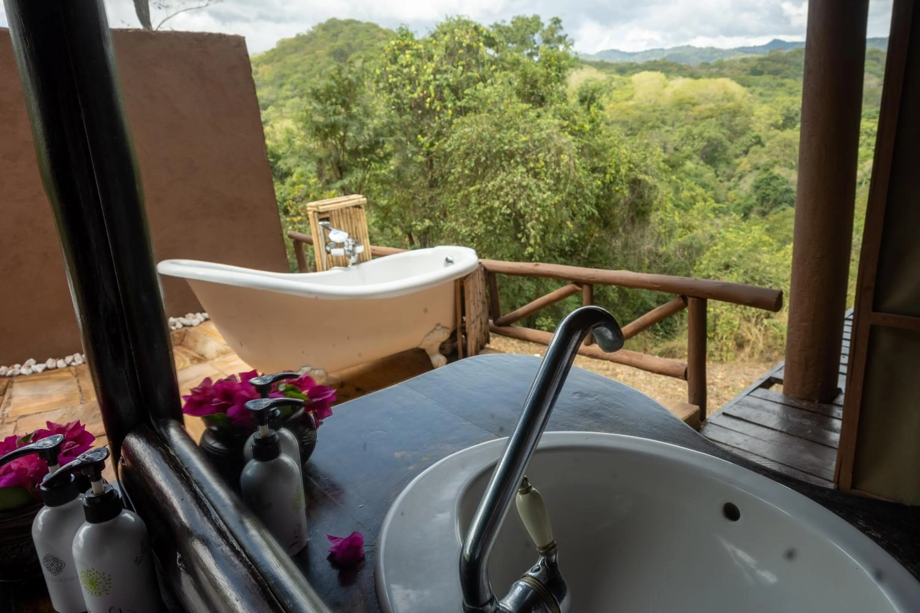 Bathroom in Sable Mountain Lodge, A Tent with a View Safaris
