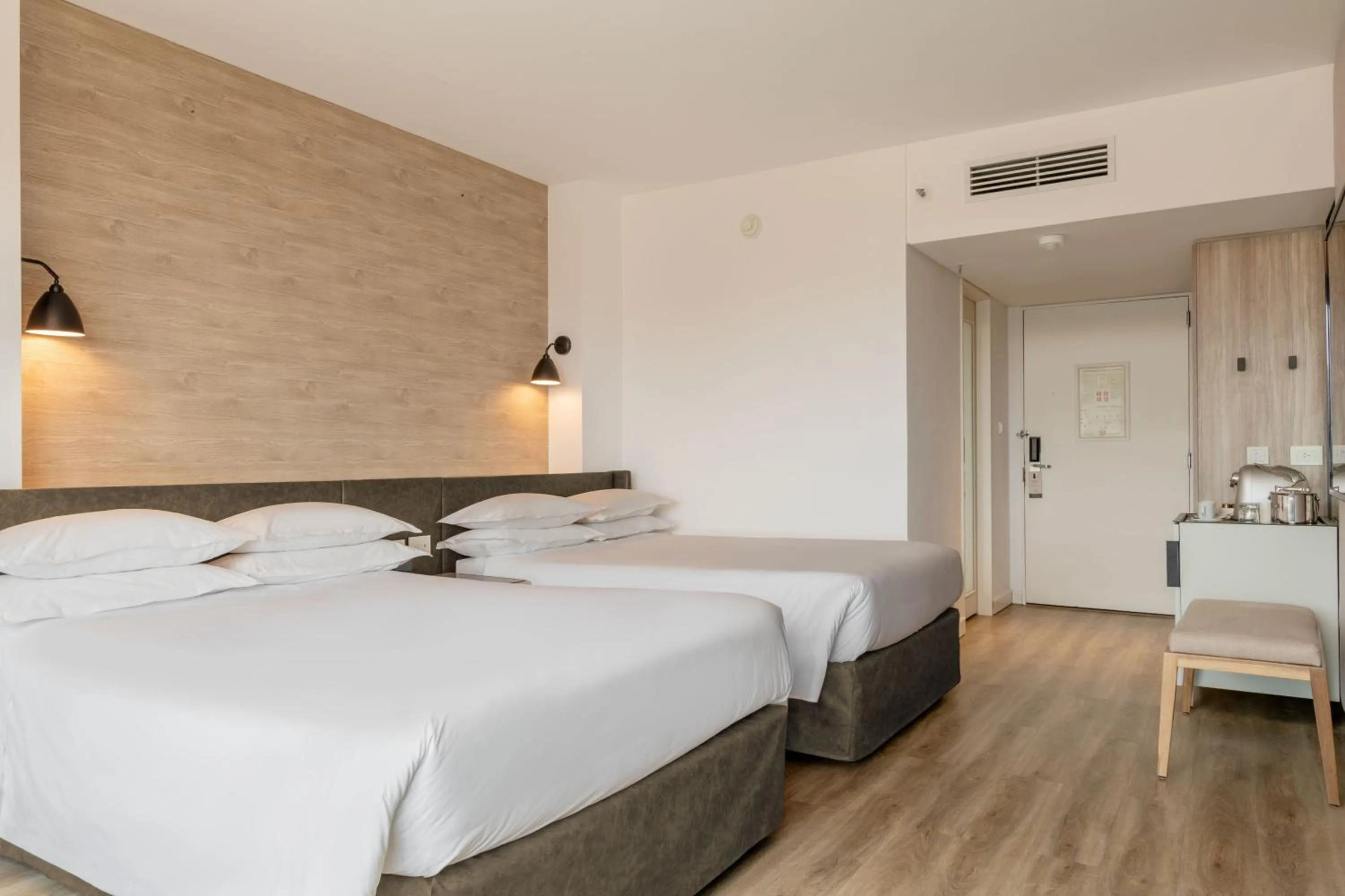 Photo of the whole room, Bed in Sheraton Buenos Aires Hotel & Convention Center