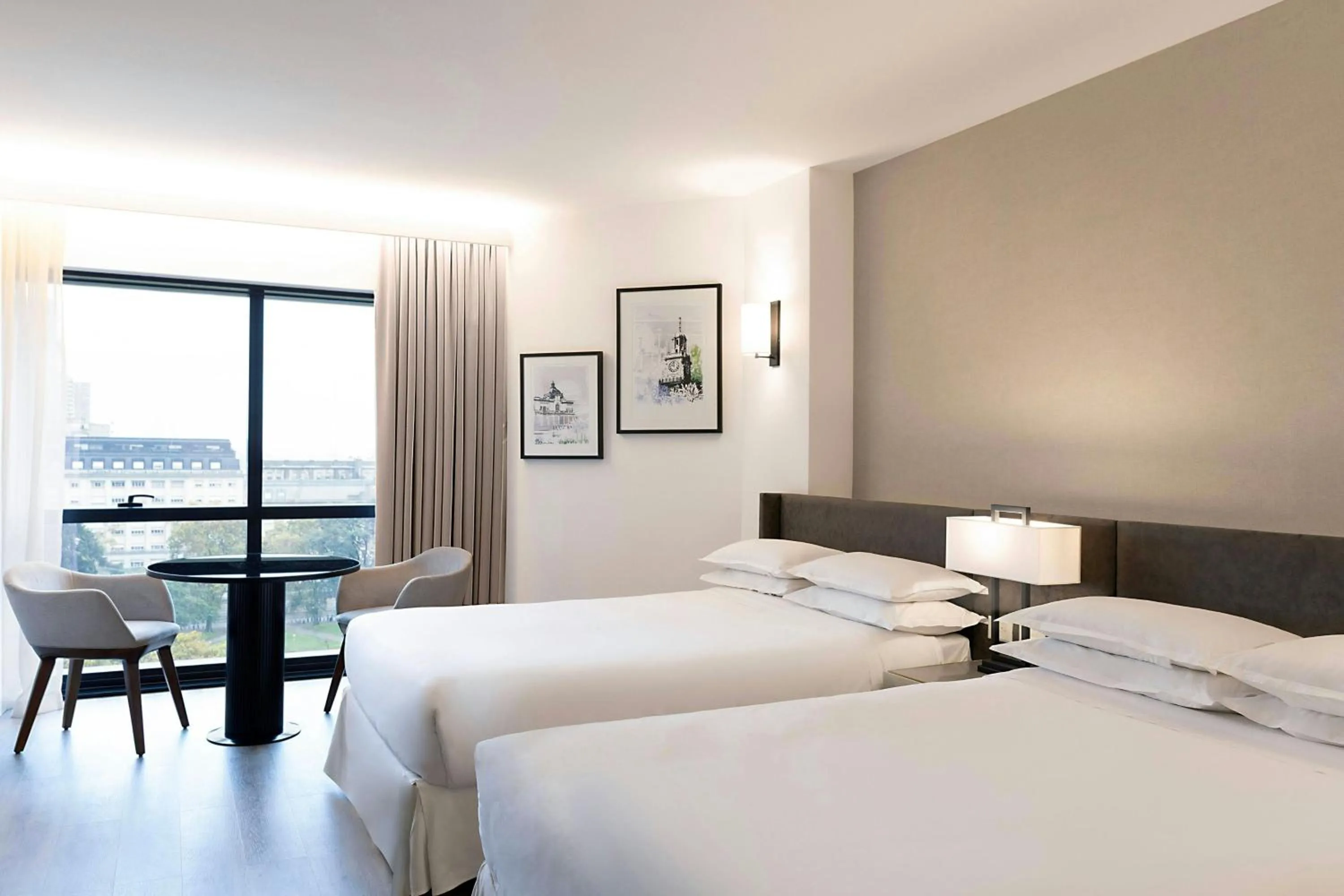 Photo of the whole room, Bed in Sheraton Buenos Aires Hotel & Convention Center