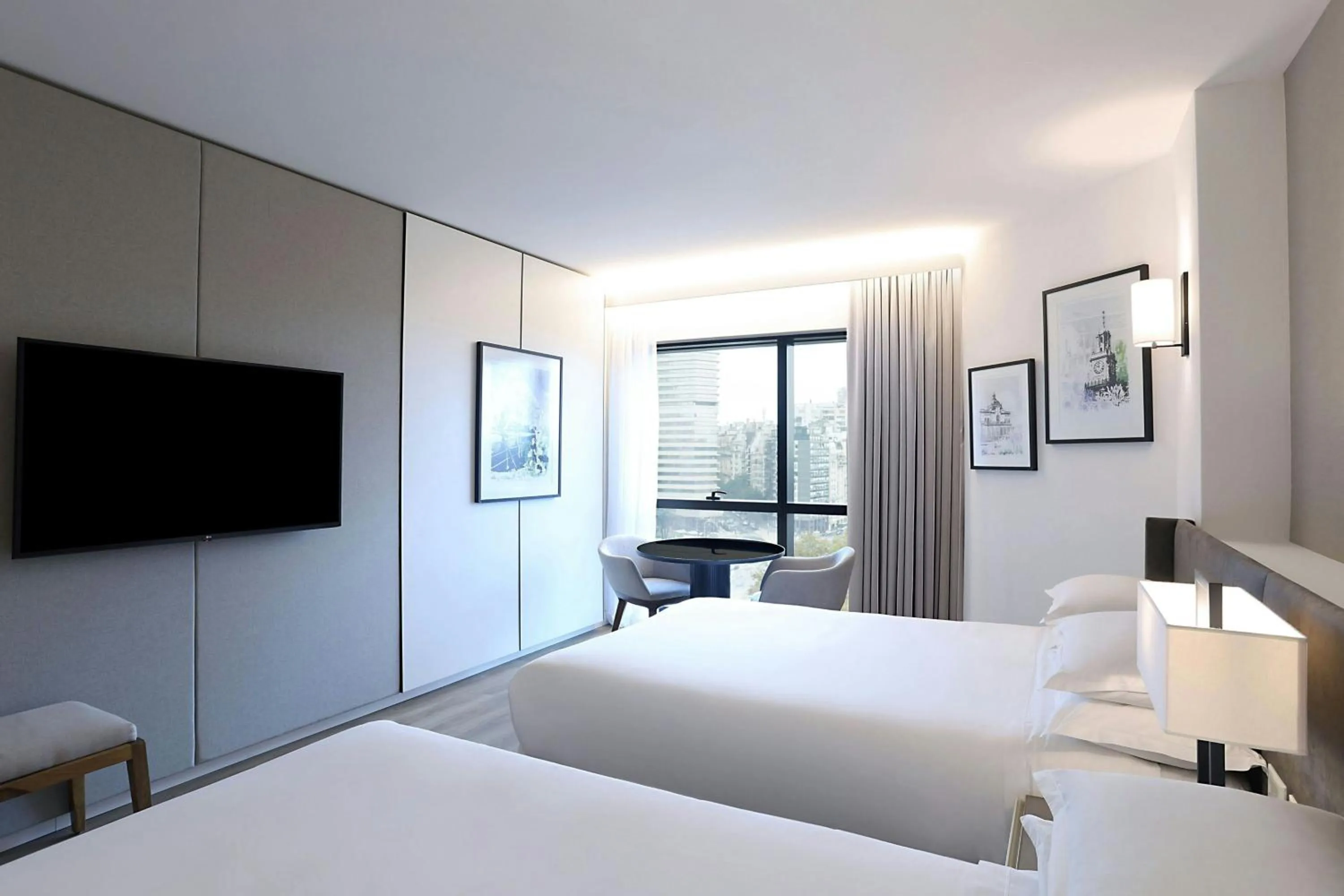 Photo of the whole room, Bed in Sheraton Buenos Aires Hotel & Convention Center