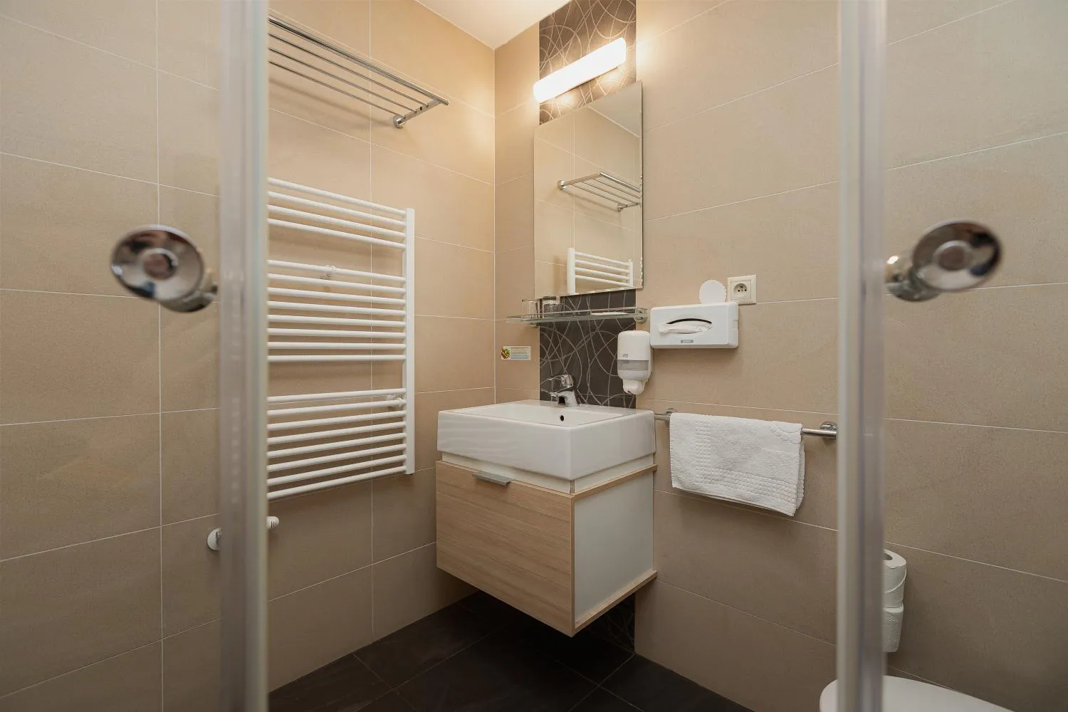 Shower in Hotel Green