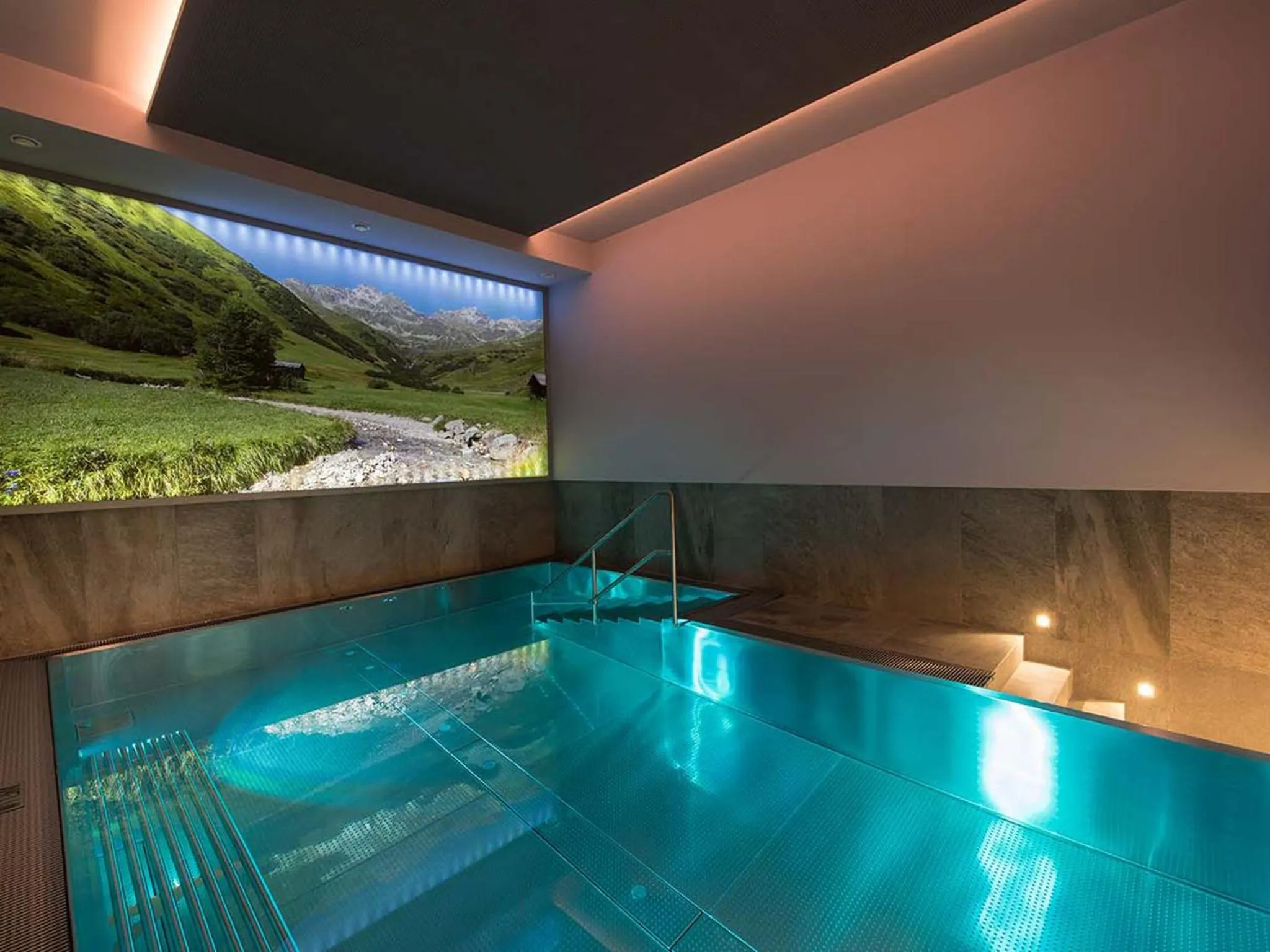 Swimming pool in Hotel Universo