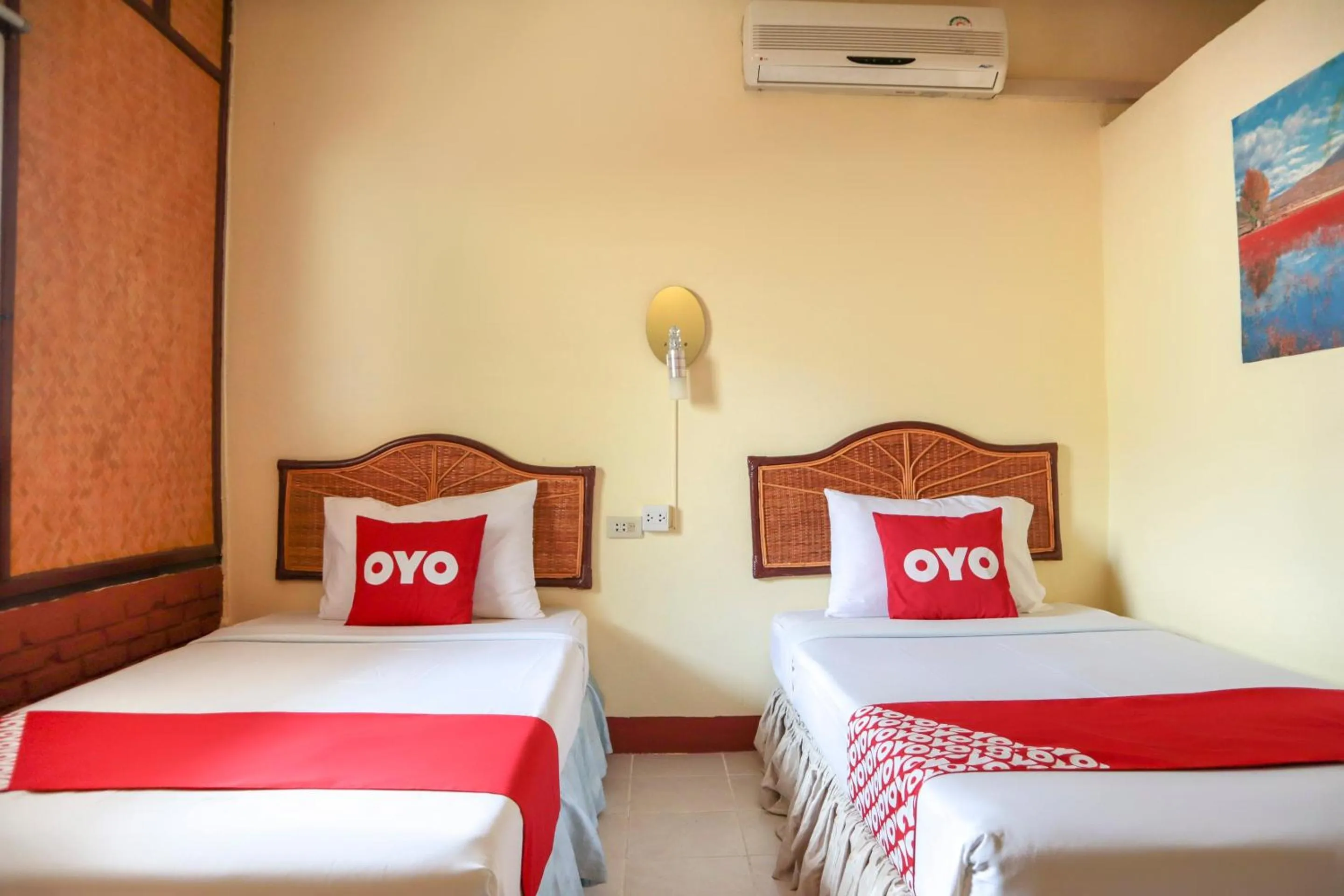 Bedroom in OYO 681 Paradise Hotel