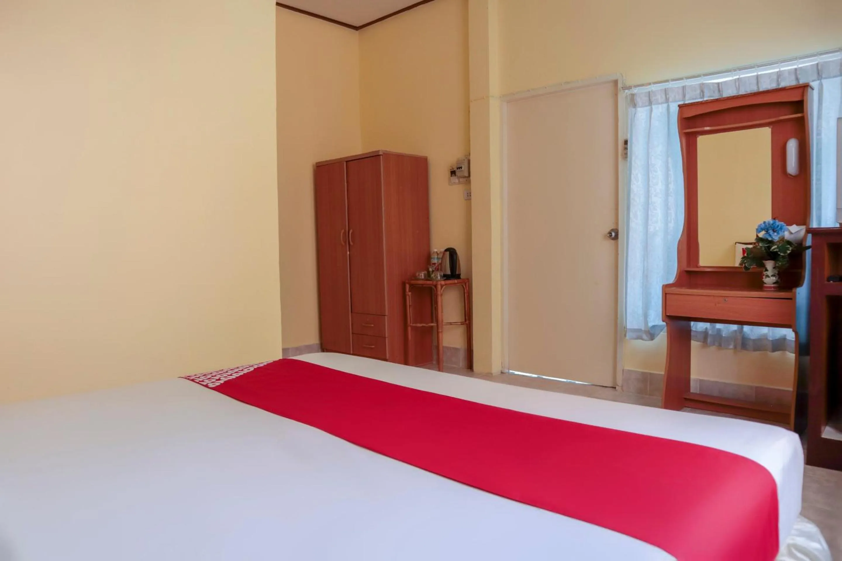 Bedroom in OYO 681 Paradise Hotel