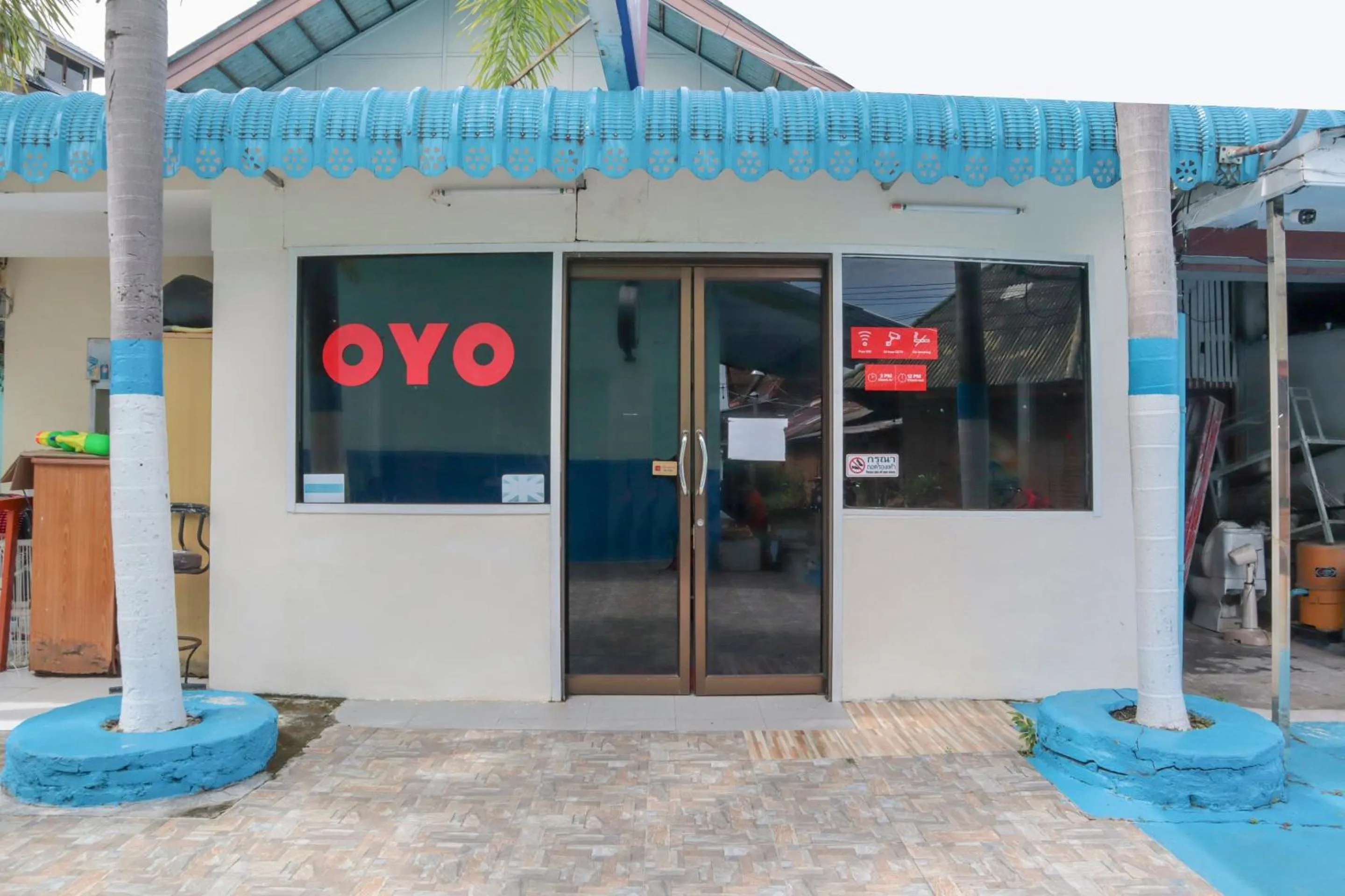 Facade/entrance in OYO 681 Paradise Hotel