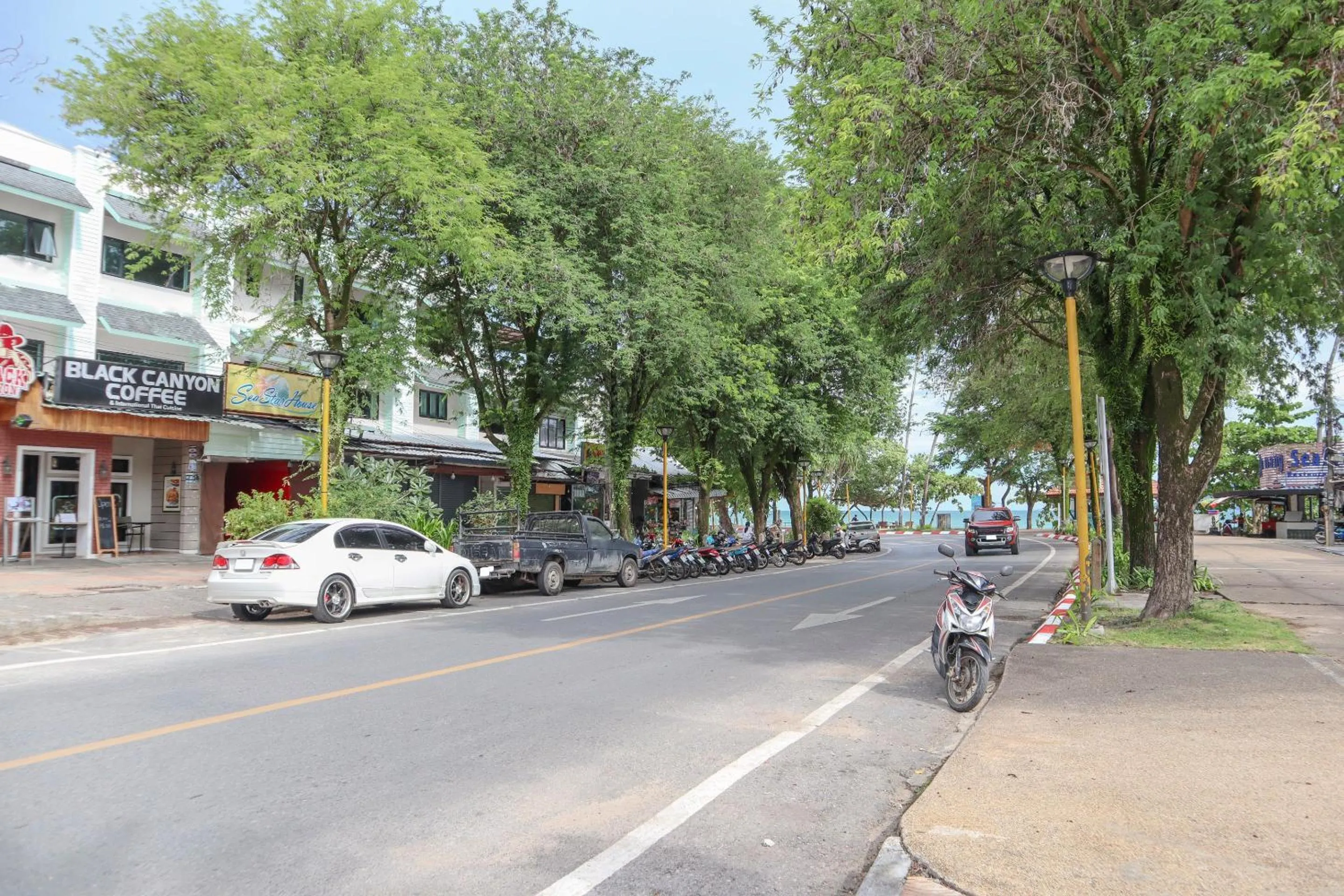 Facade/entrance in OYO 681 Paradise Hotel