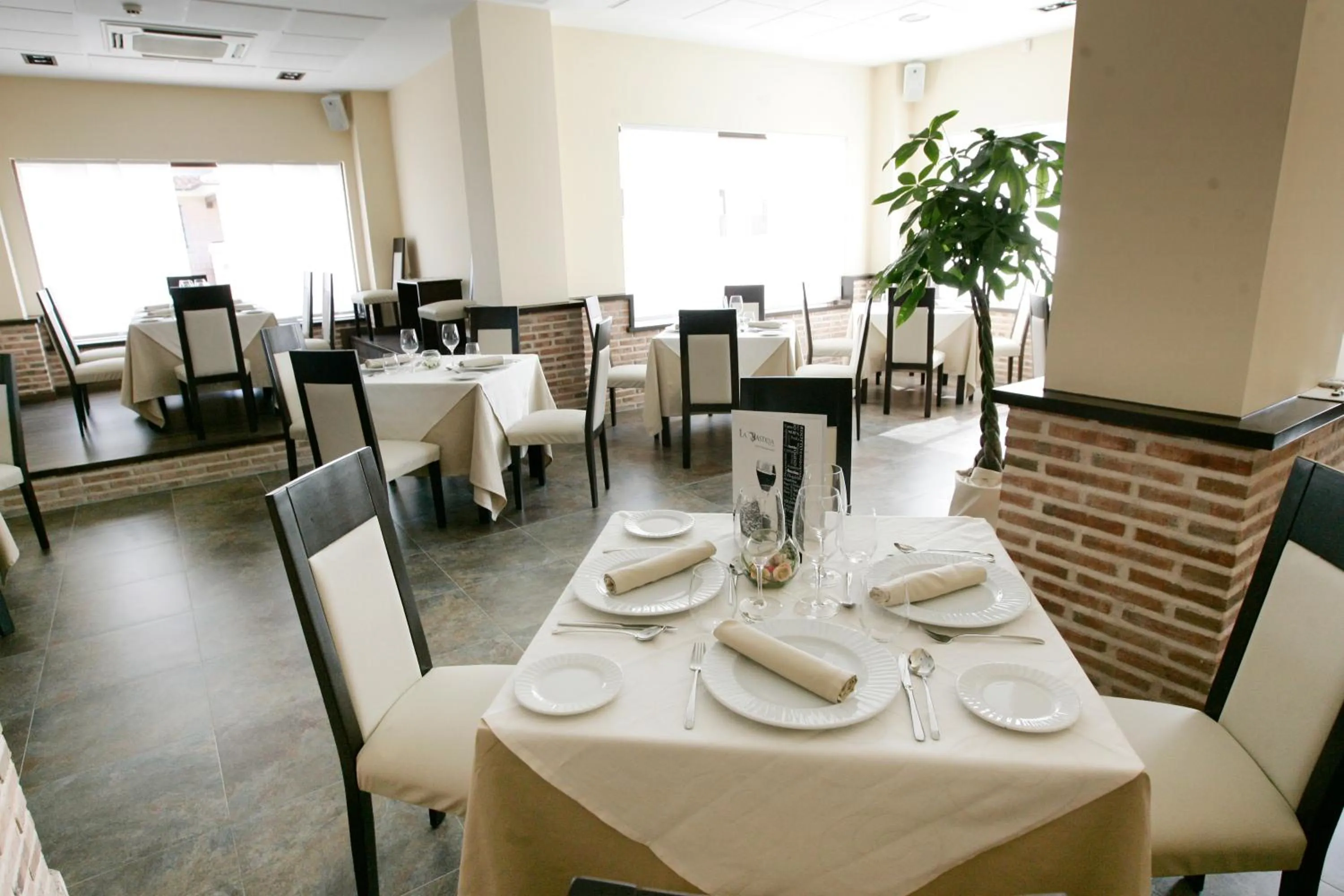 Restaurant/places to eat in Hotel La Bastida