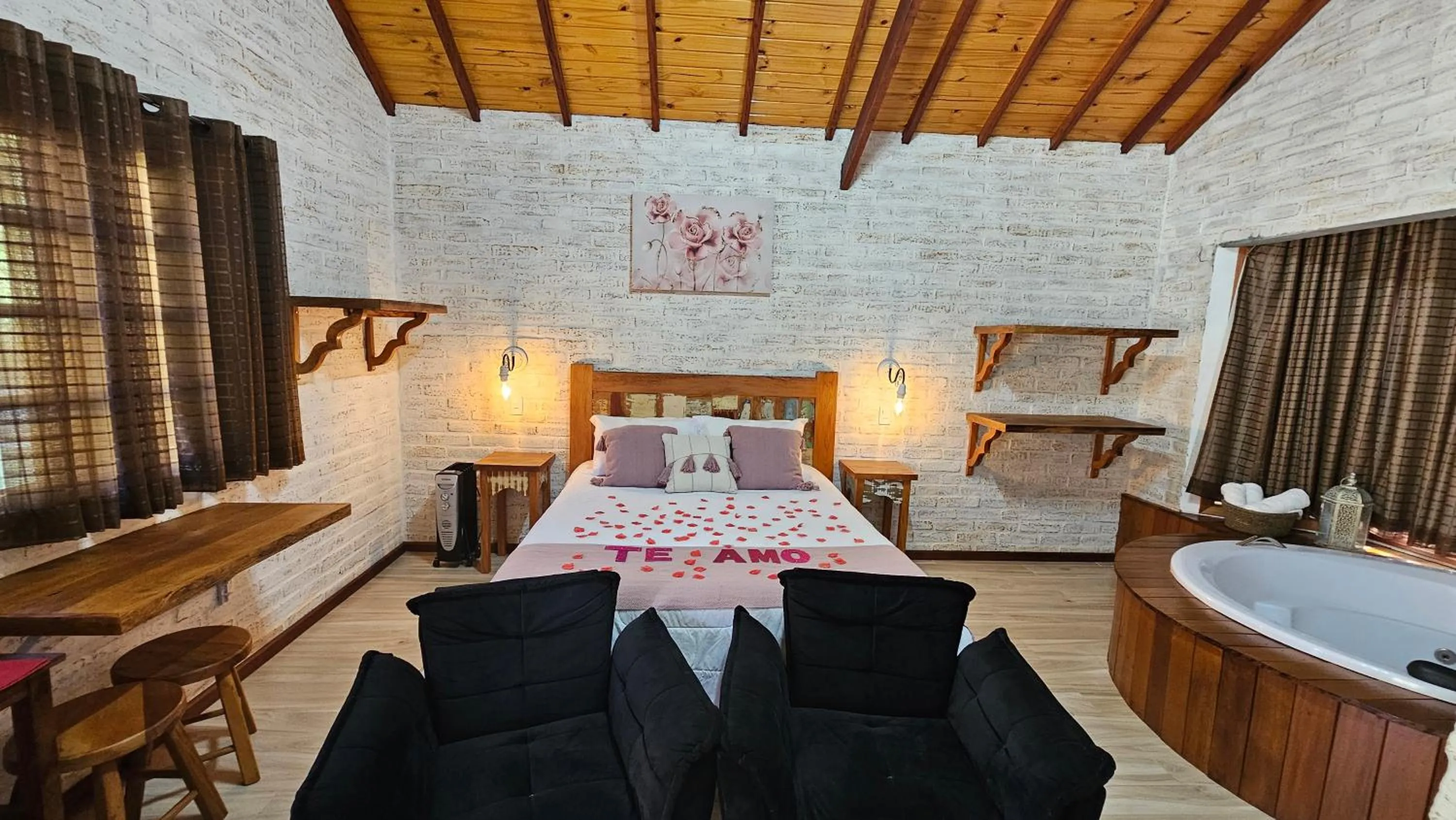 Photo of the whole room, Bed in Chalé Gosto da Roça