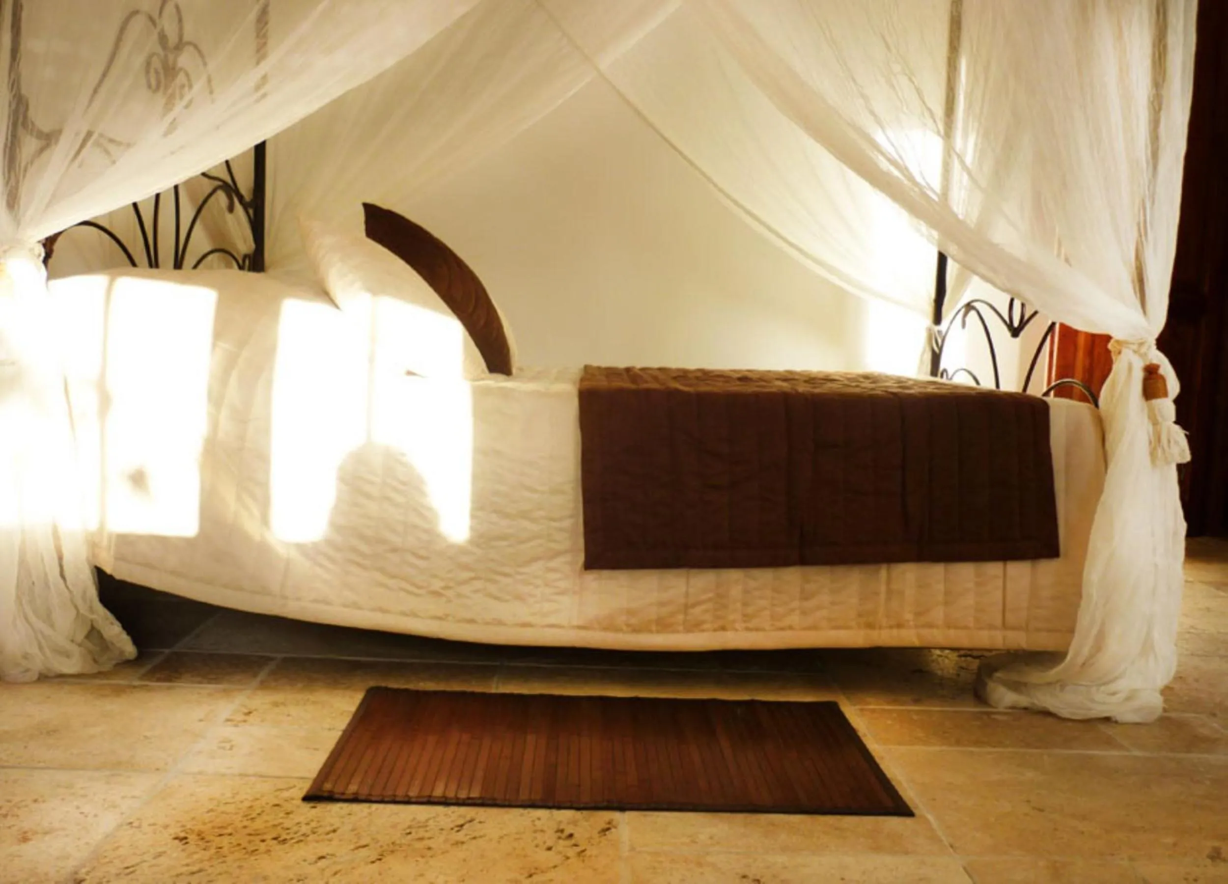 Bedroom, Bed in Aux Bords du Temps