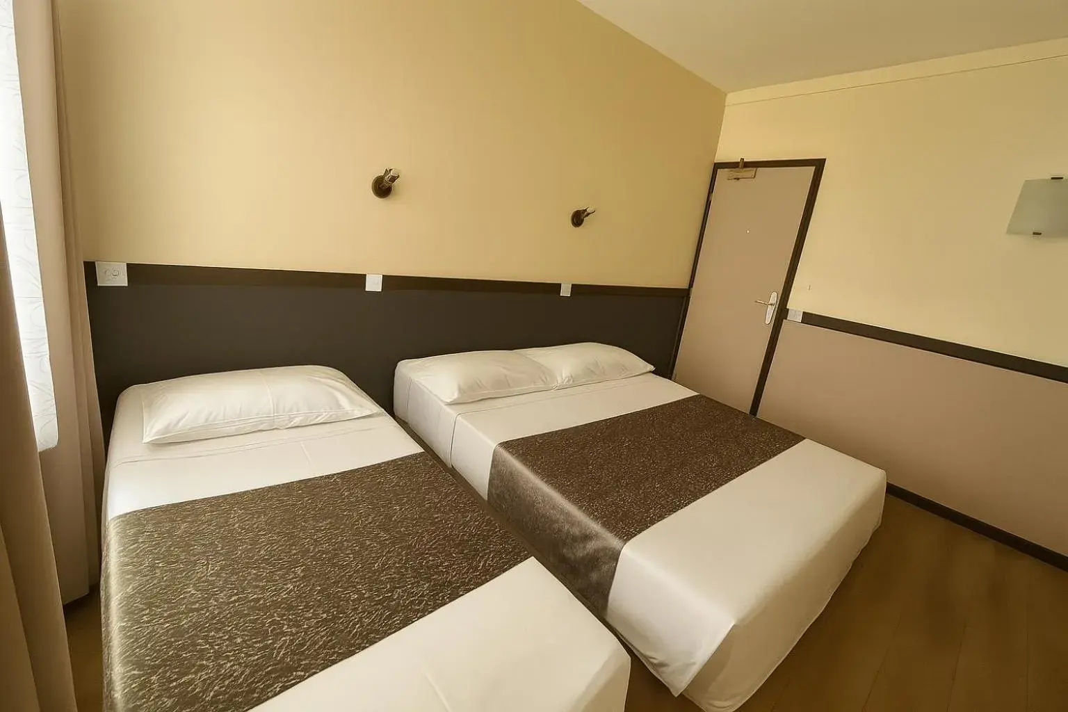 Bed in Hotel des Bains à 10 min de Paris Bed in Hotel des Bains à 10 min de Paris