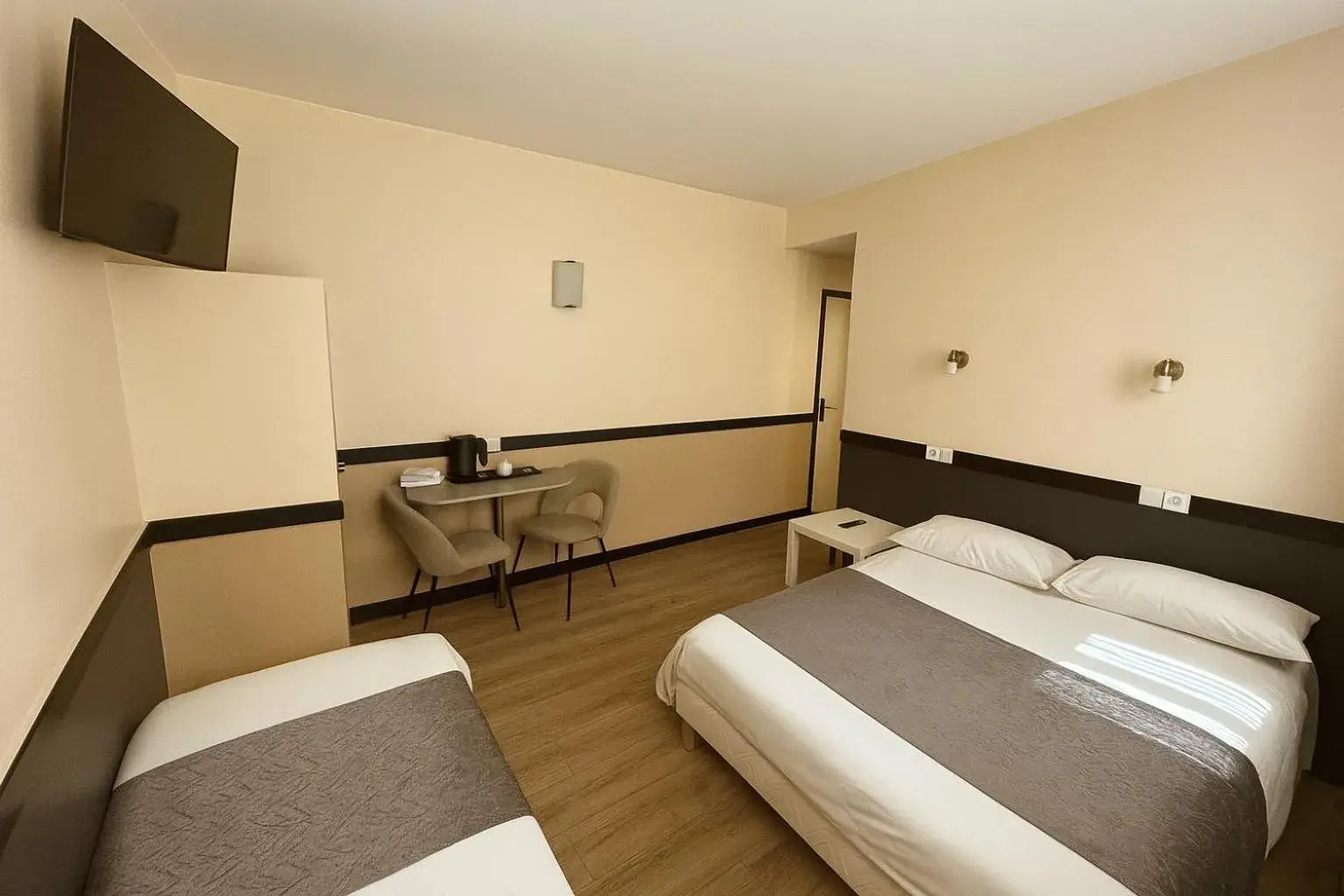 Bed in Hotel des Bains à 10 min de Paris Bed in Hotel des Bains à 10 min de Paris