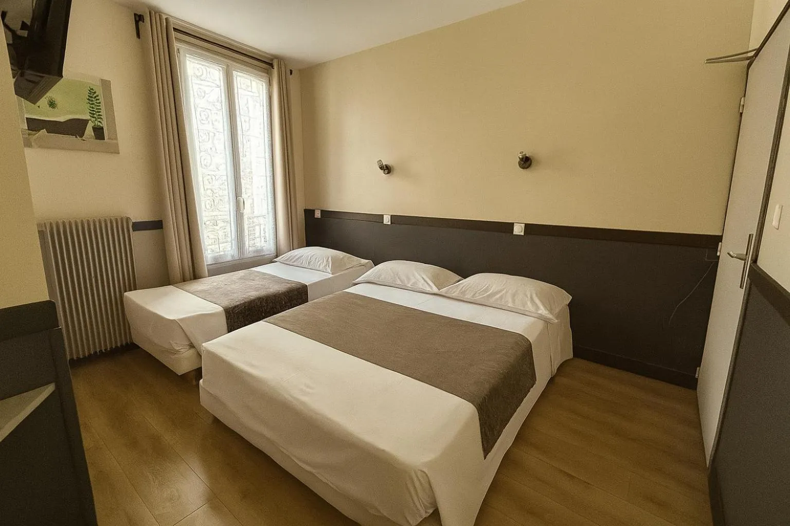 Bed in Hotel des Bains à 10 min de Paris