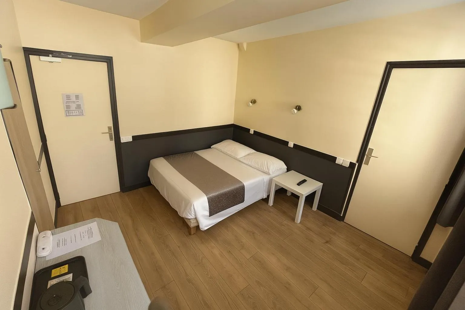 Bed in Hotel des Bains à 10 min de Paris