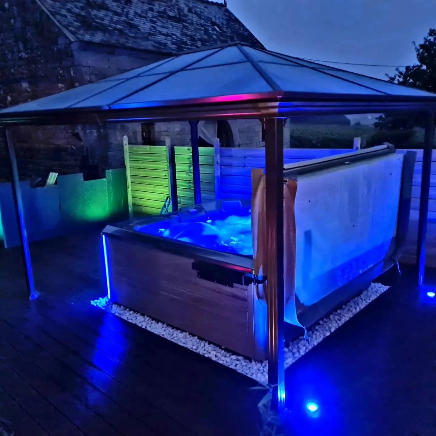 Hot Tub in Le Domaine de Kerlys