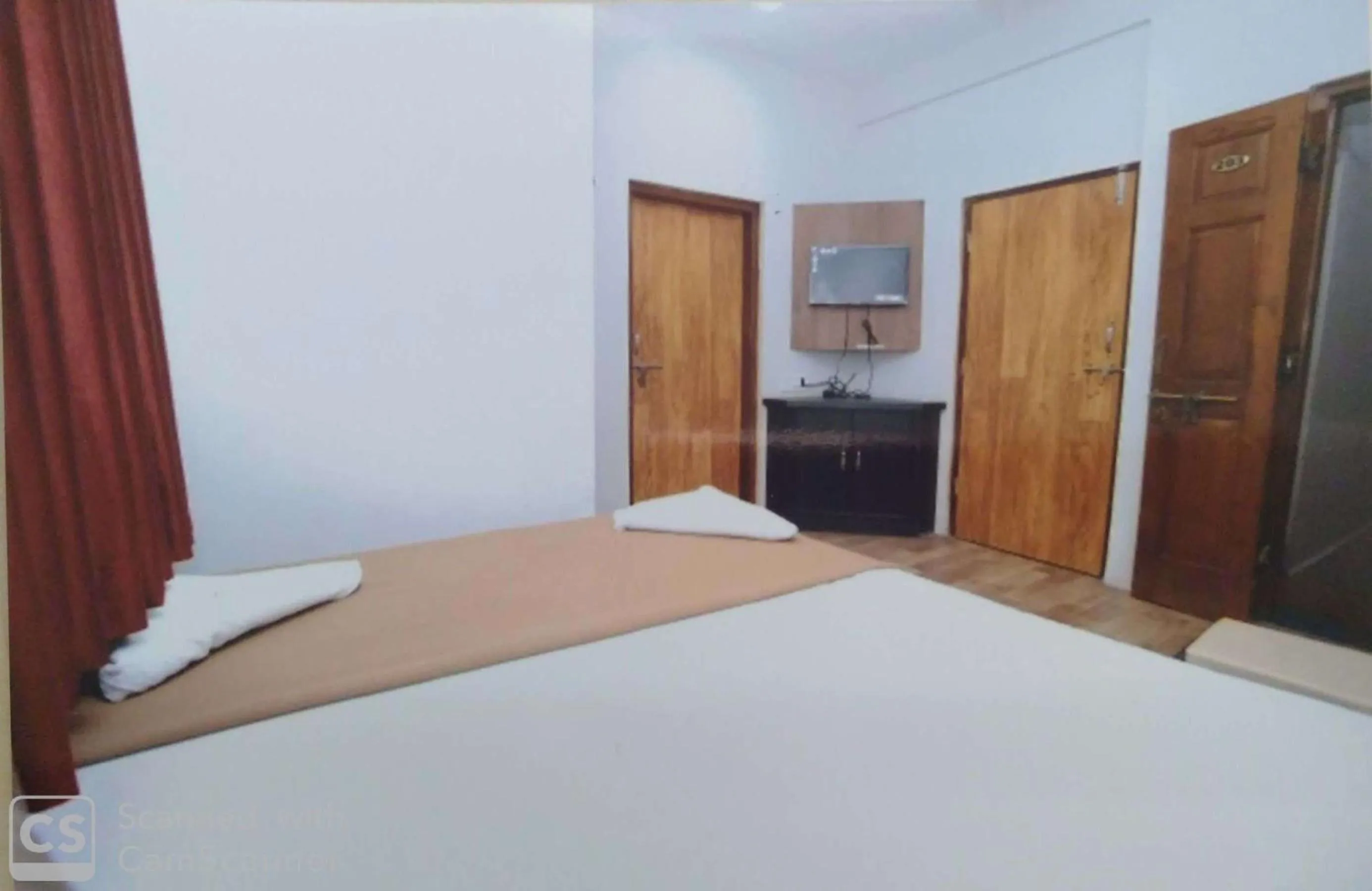 TV and multimedia, Bed in Rajhuns Deluxe Lodging