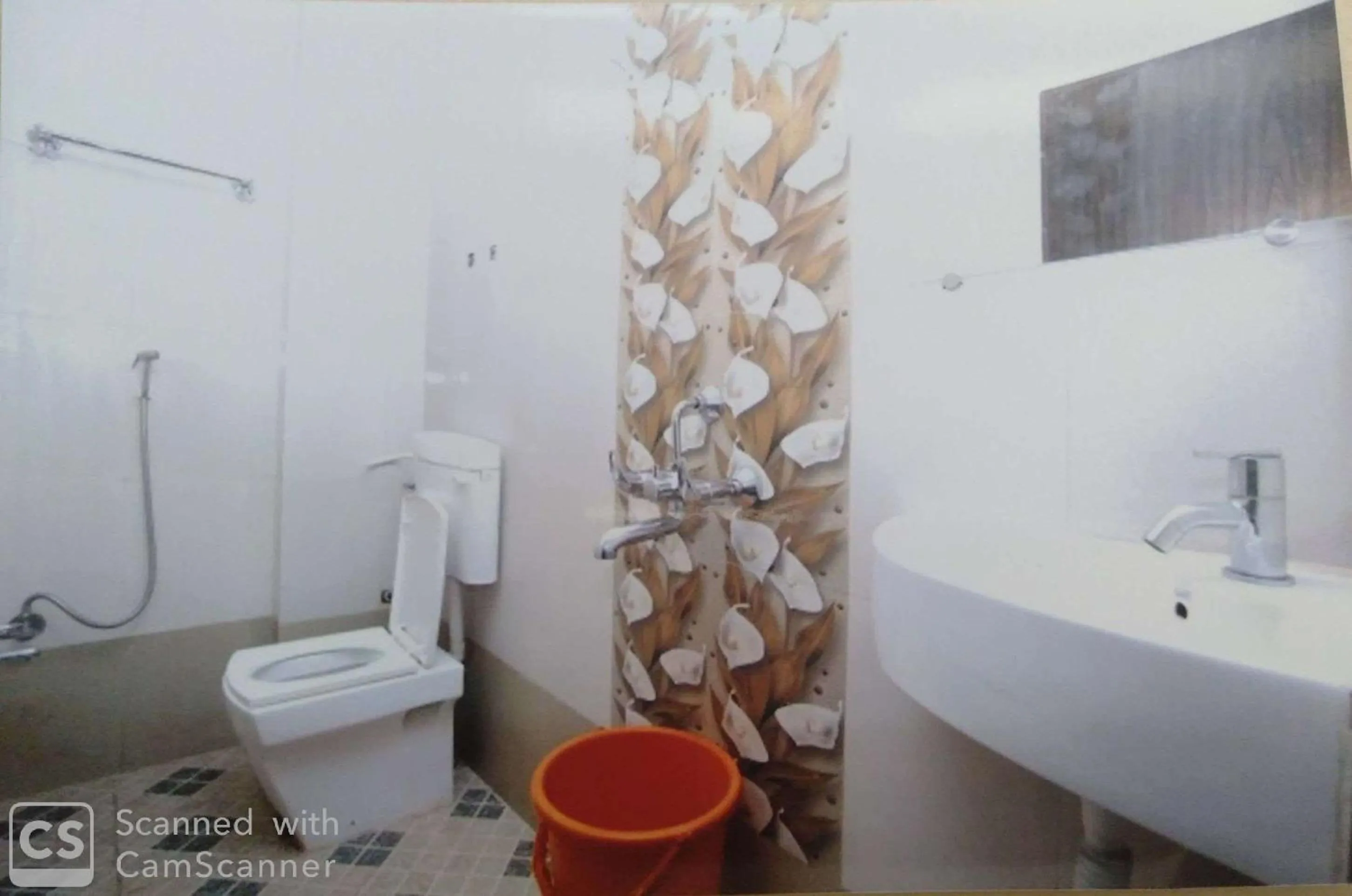 Shower in Rajhuns Deluxe Lodging