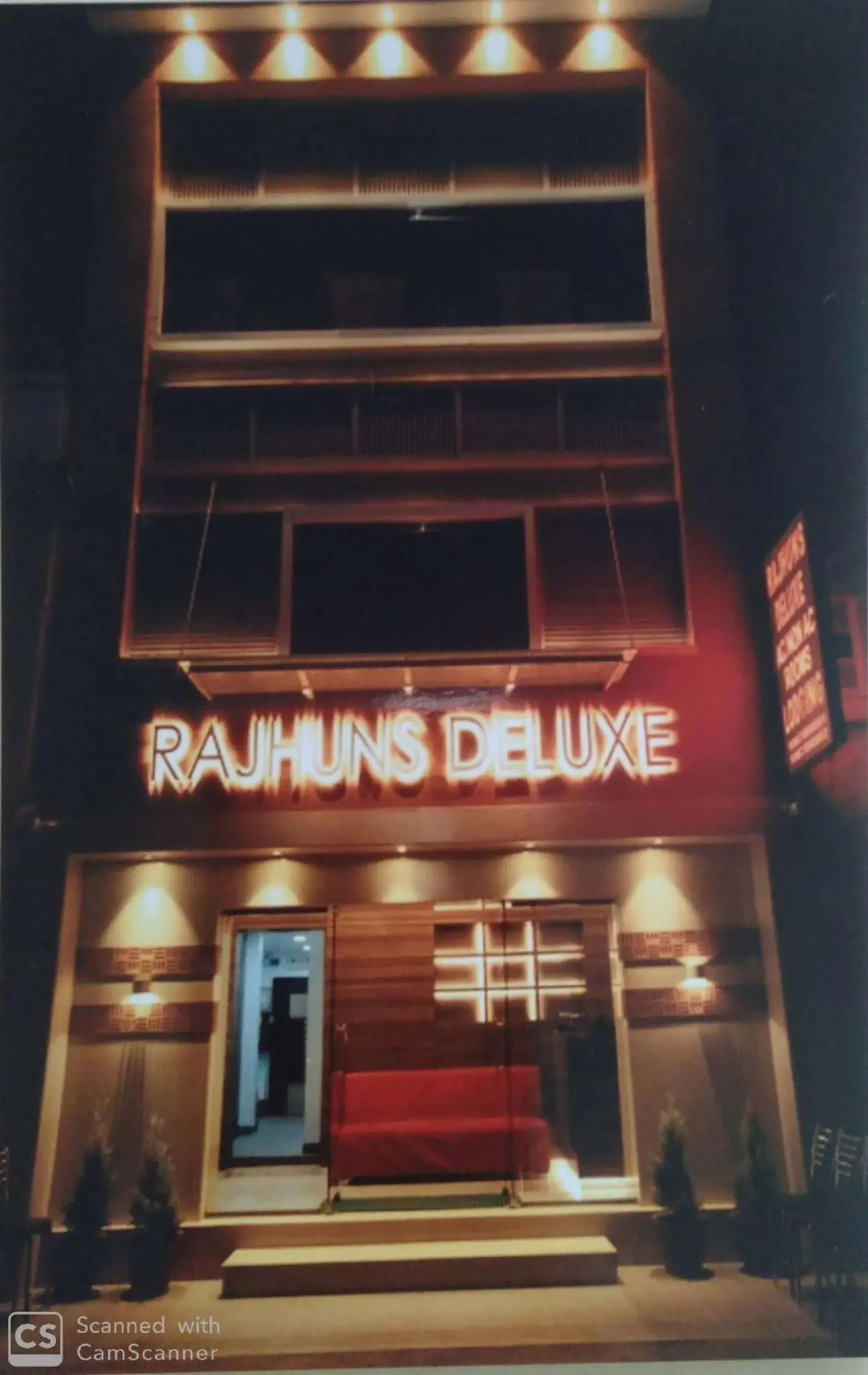 Property building in Rajhuns Deluxe Lodging Property building in Rajhuns Deluxe Lodging