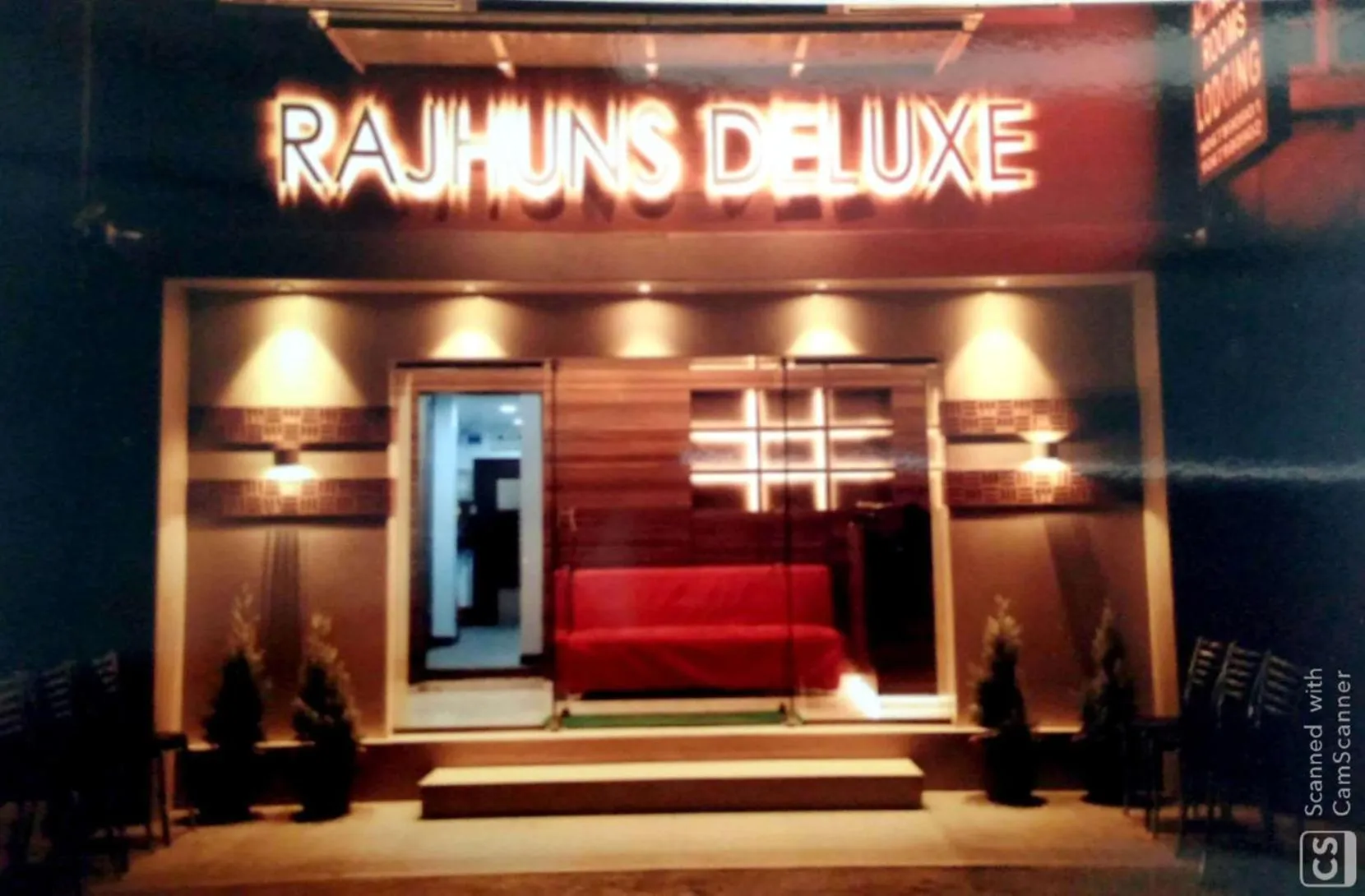 Facade/entrance in Rajhuns Deluxe Lodging
