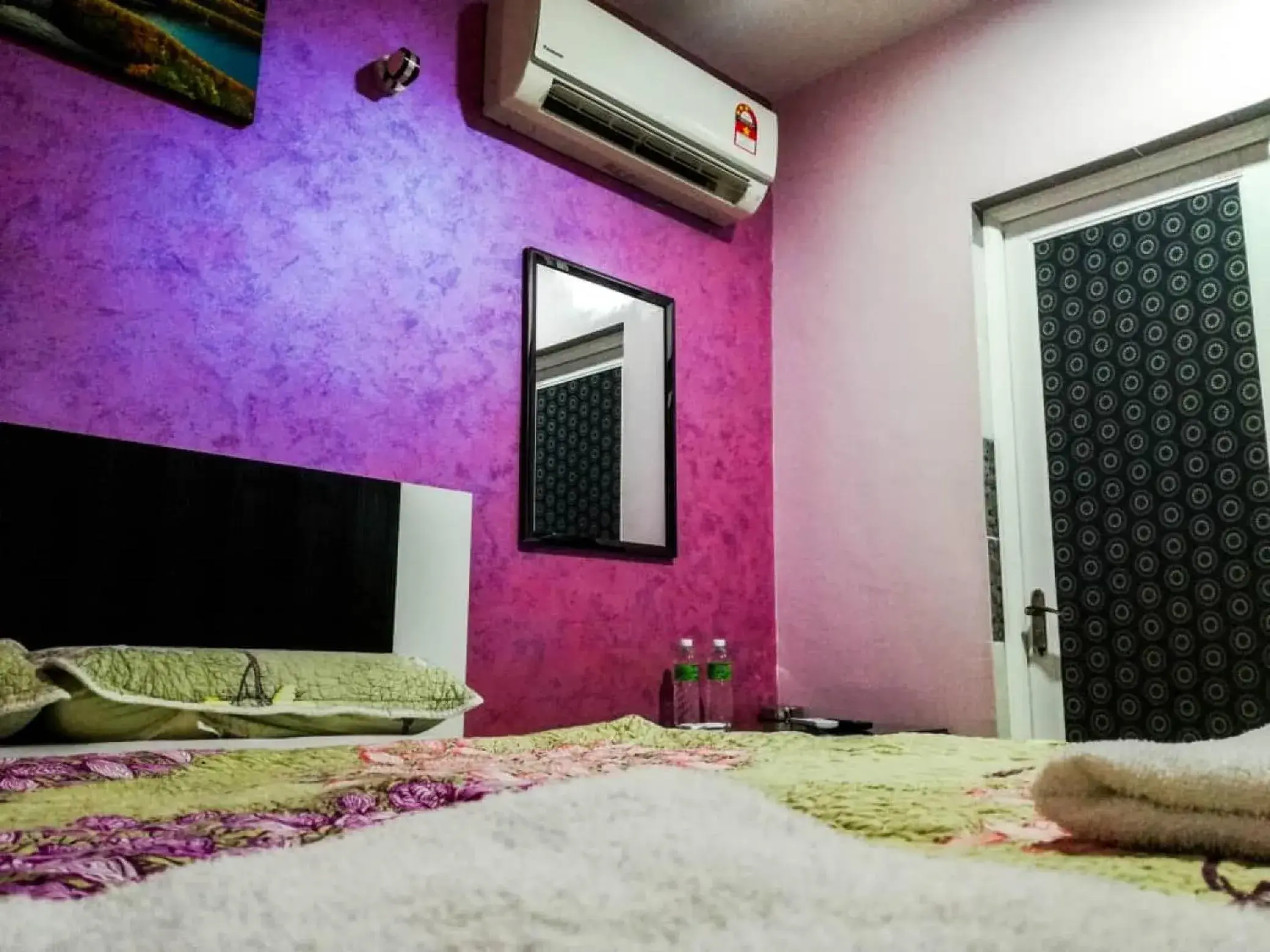 Bedroom, TV/Entertainment Center in Hotel Sunsurya