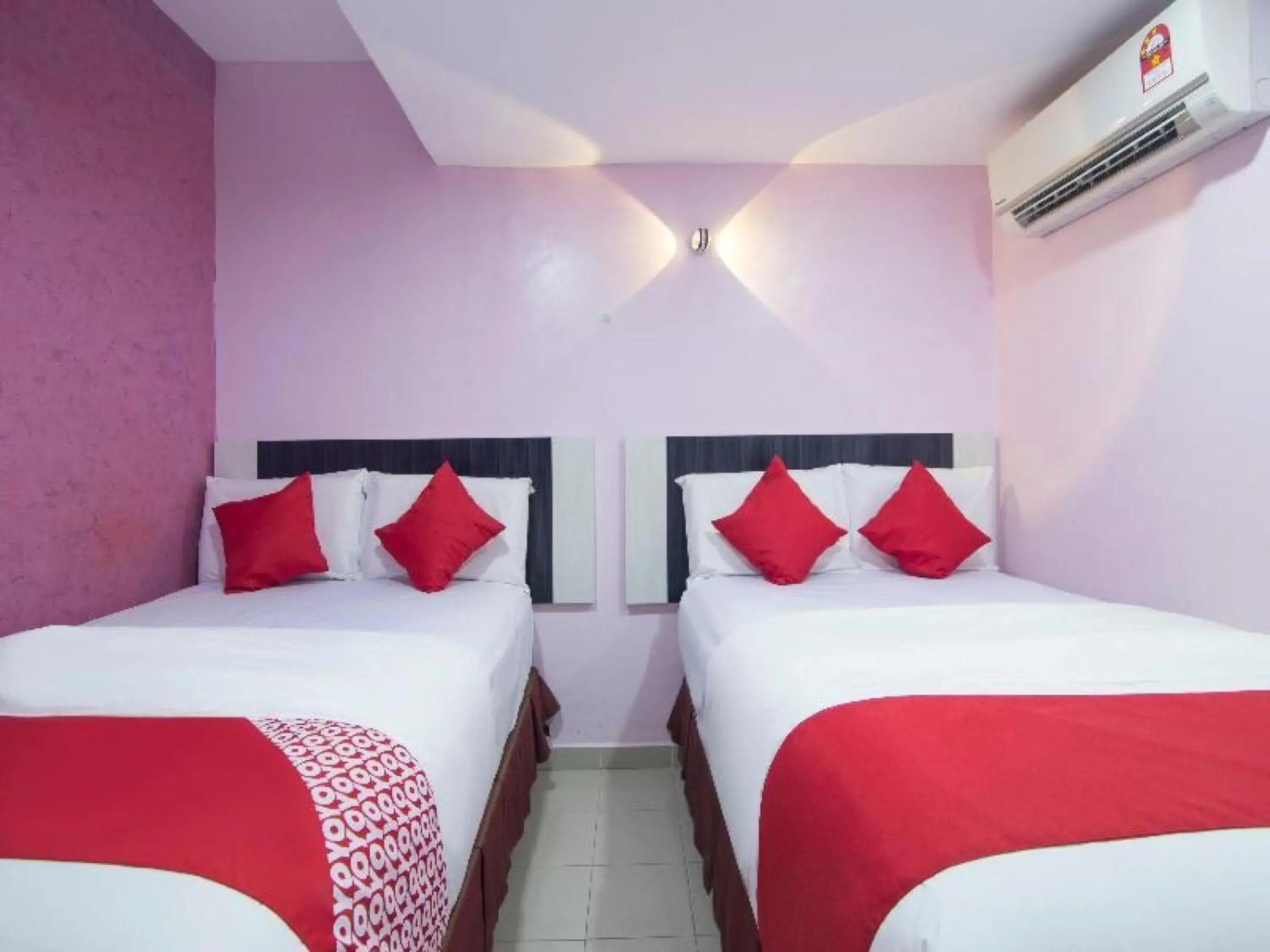 Bed in Hotel Sunsurya