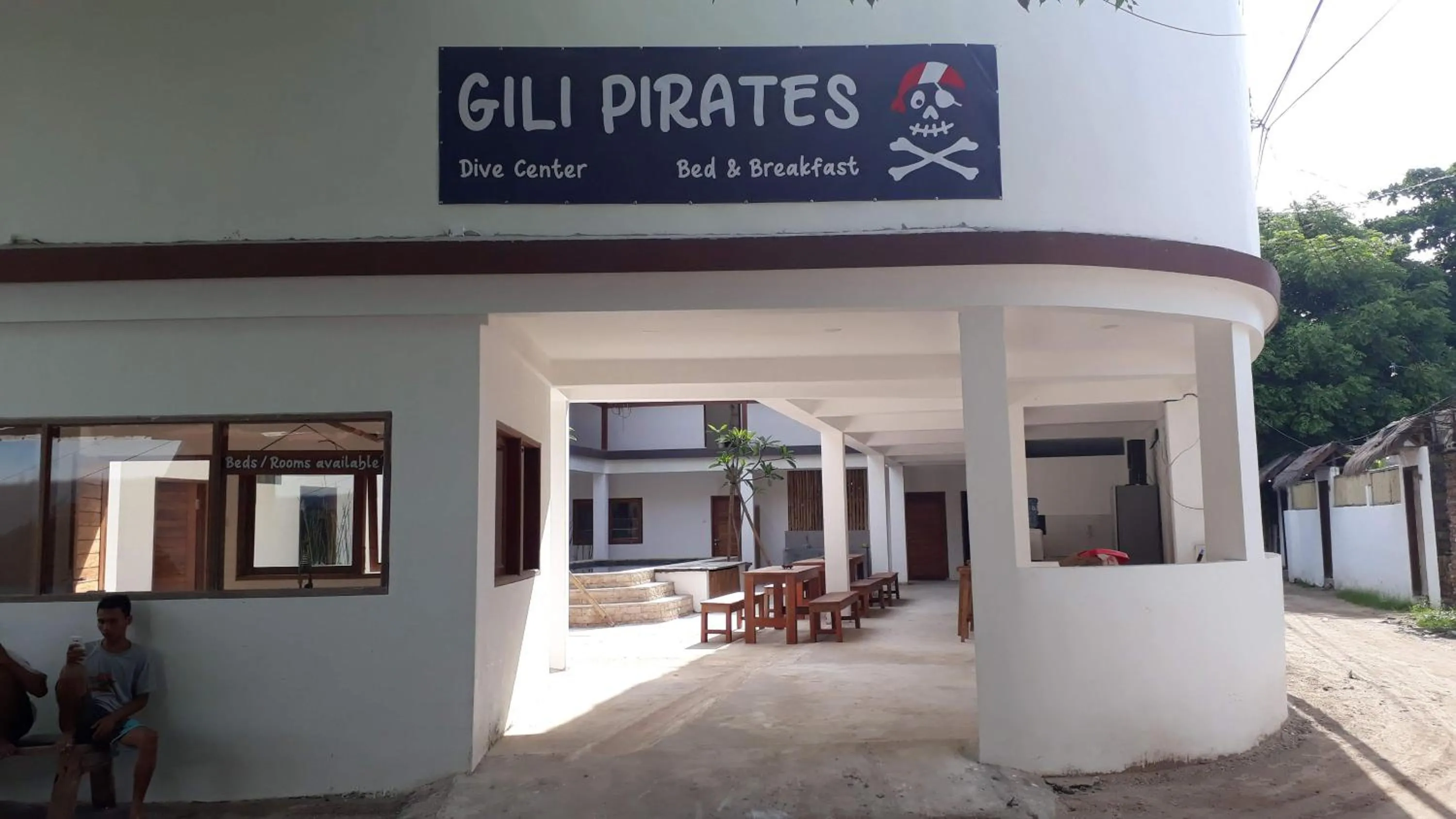 Gili Pirates Dive & BnB