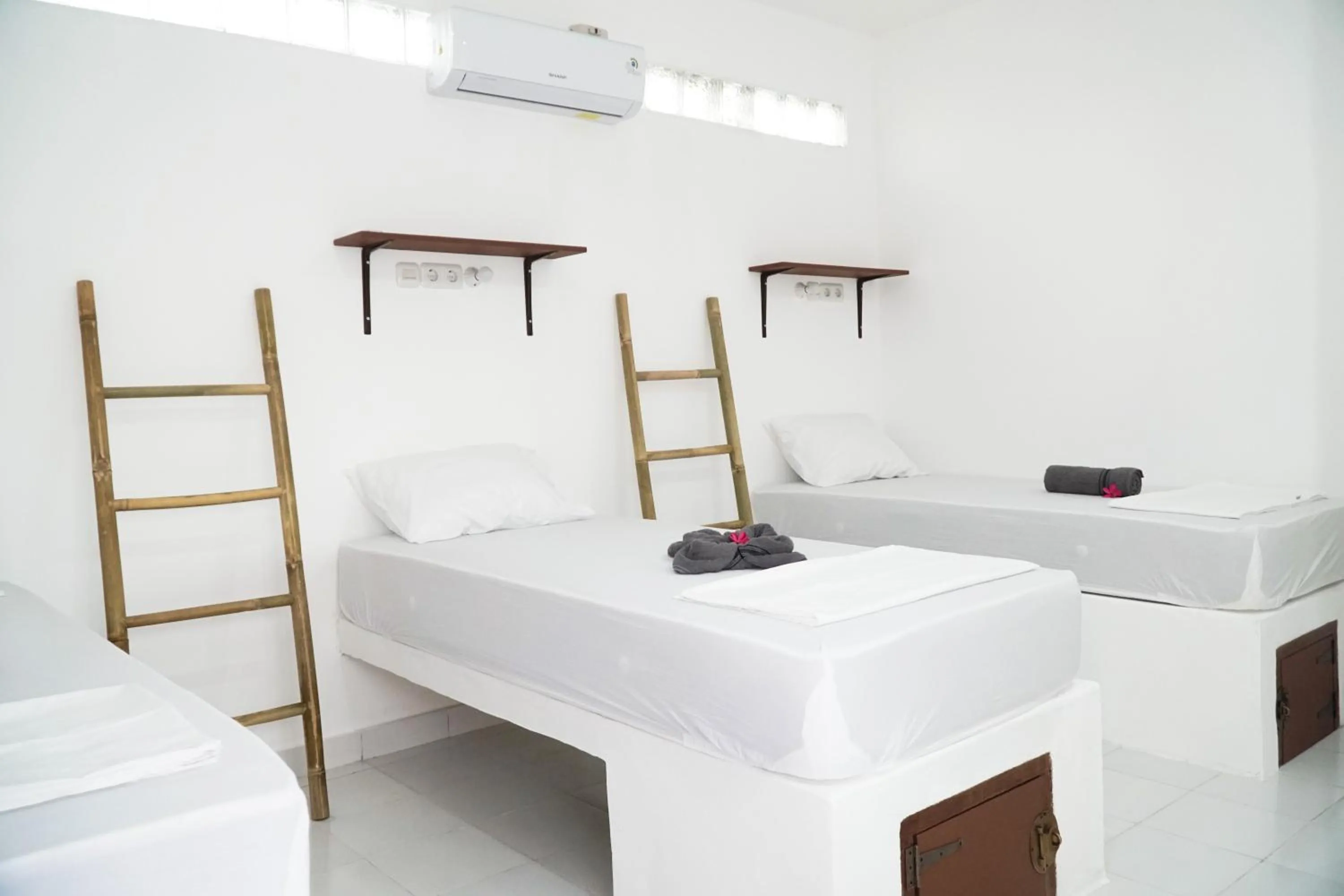 Single Bed in Dormitory Room in Gili Pirates Dive & BnB